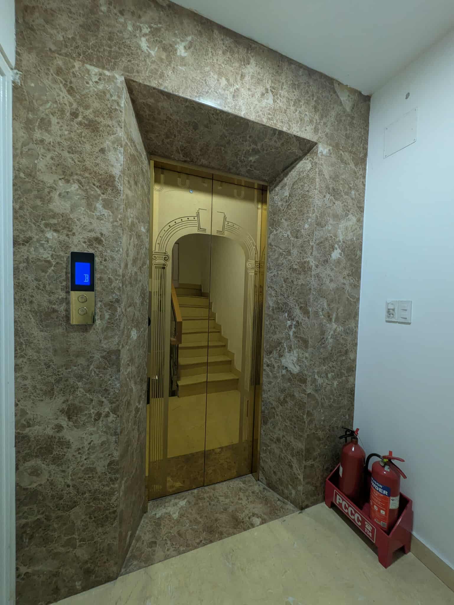 CẠNH CV LÀNG HOA - 17 CHDV 6 TẦNG 146m2 - DÒNG TIỀN 70-80TR/THÁNG - 30 TỶ 4