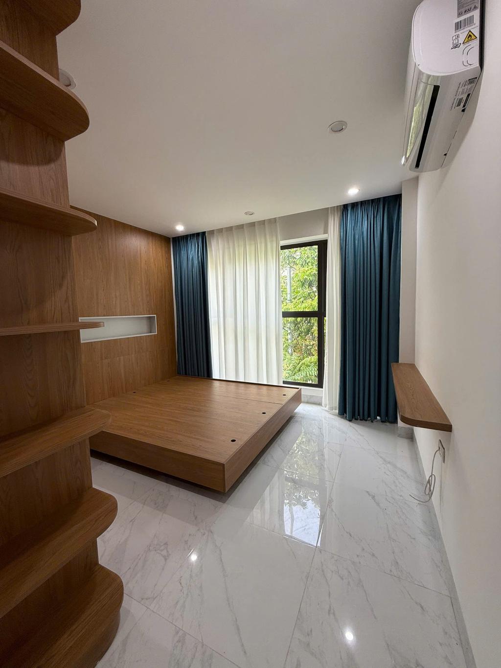 Hiếm, Nhà đẹp Bắc Từ Liêm, 3 bước ra oto, View hồ, Gần sân chơi, Ở cực thoáng, 30m2 chỉ nhỉnh 5 tỷ 4