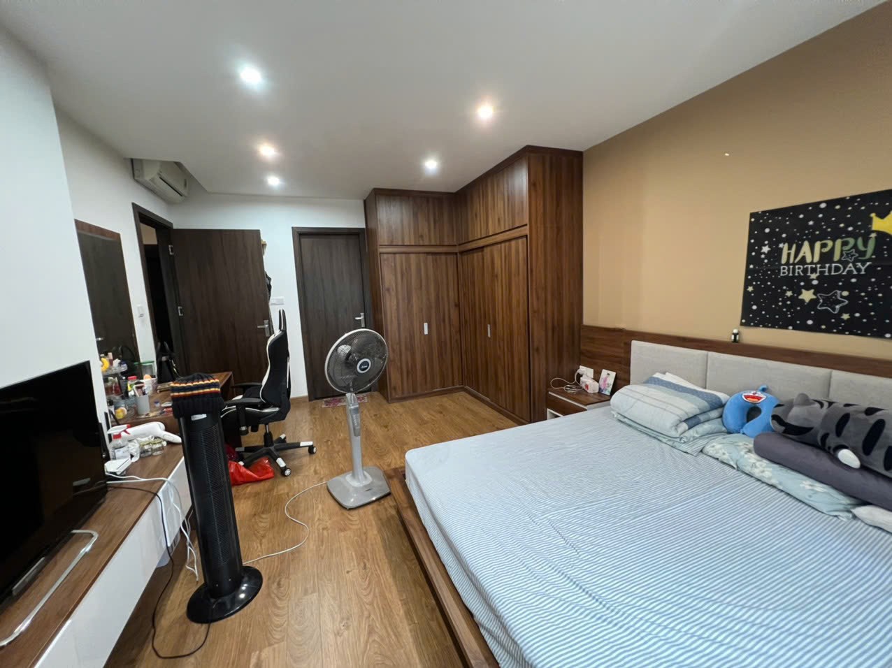 Cần bán căn hộ Seasons Avenue 3 ngủ 122m2, full đồ giá 9.x tỷ 2