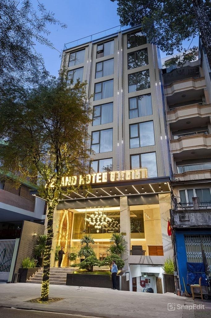 Nhà Đẹp Khách Sạn Khúc Thừa Dụ 9 Tầng MT 9M 125 Tỷ 31 P Thầu 210tr/th