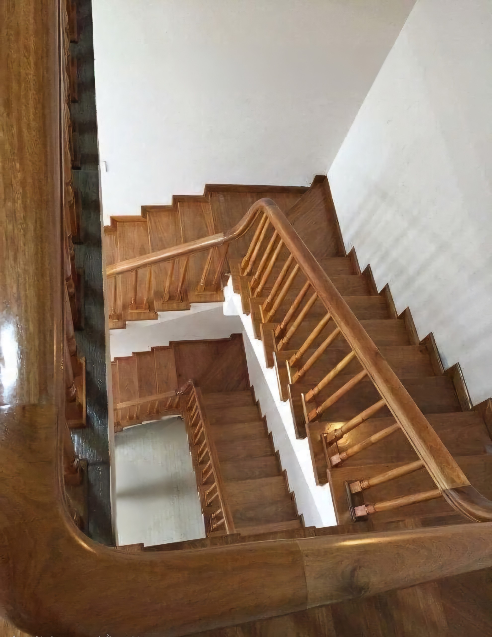 Cho thuê nhà mới, căn góc, Thái Hà, thang máy; vỉa hè 95m2* 5T- 32 Tr 3