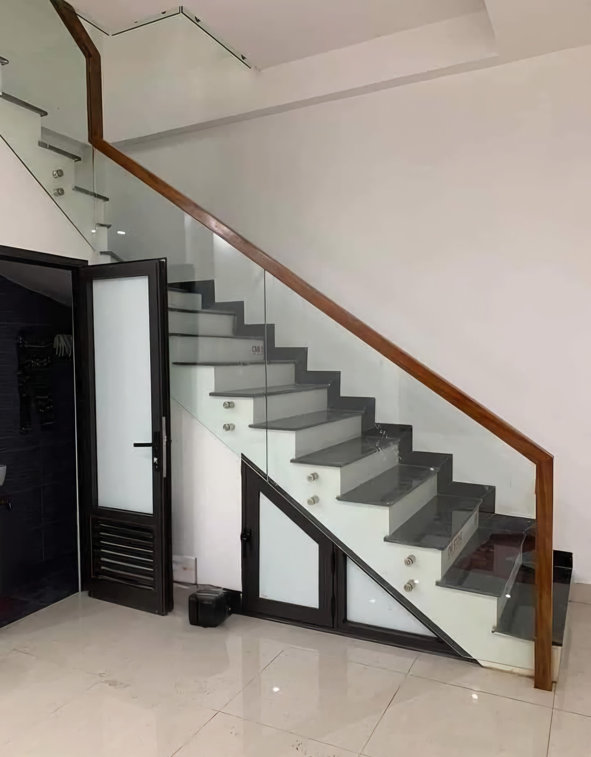 Cho thuê Nhà căn góc, mới, thang máy, 116m2_ 4T; vỉa hè, Đội Cấn-45 Tr 3