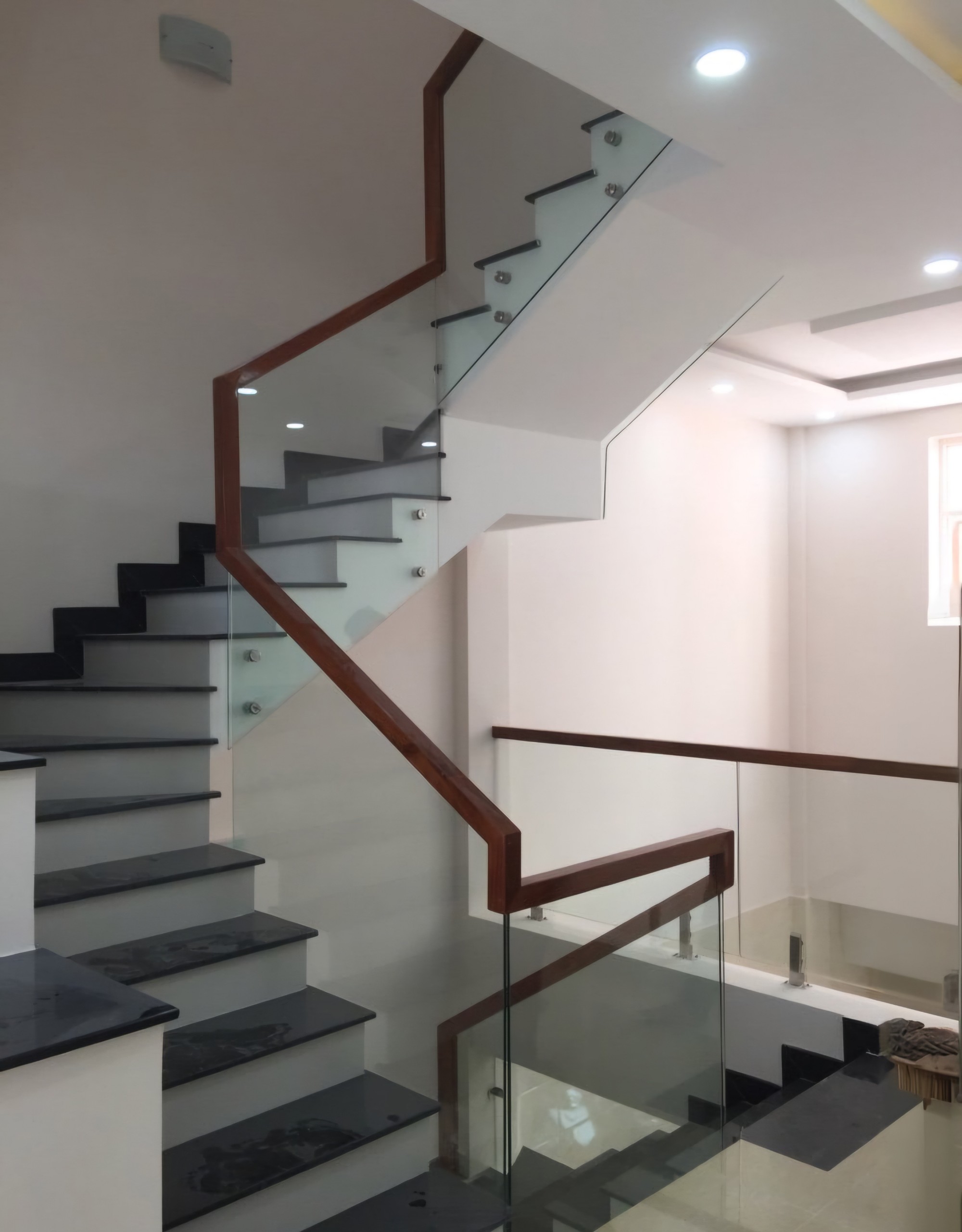 Mình cho thuê nhà mới, hai mặt tiền, Thụy Khuê, 107m2x 4T vỉa hè 30 Tr 3