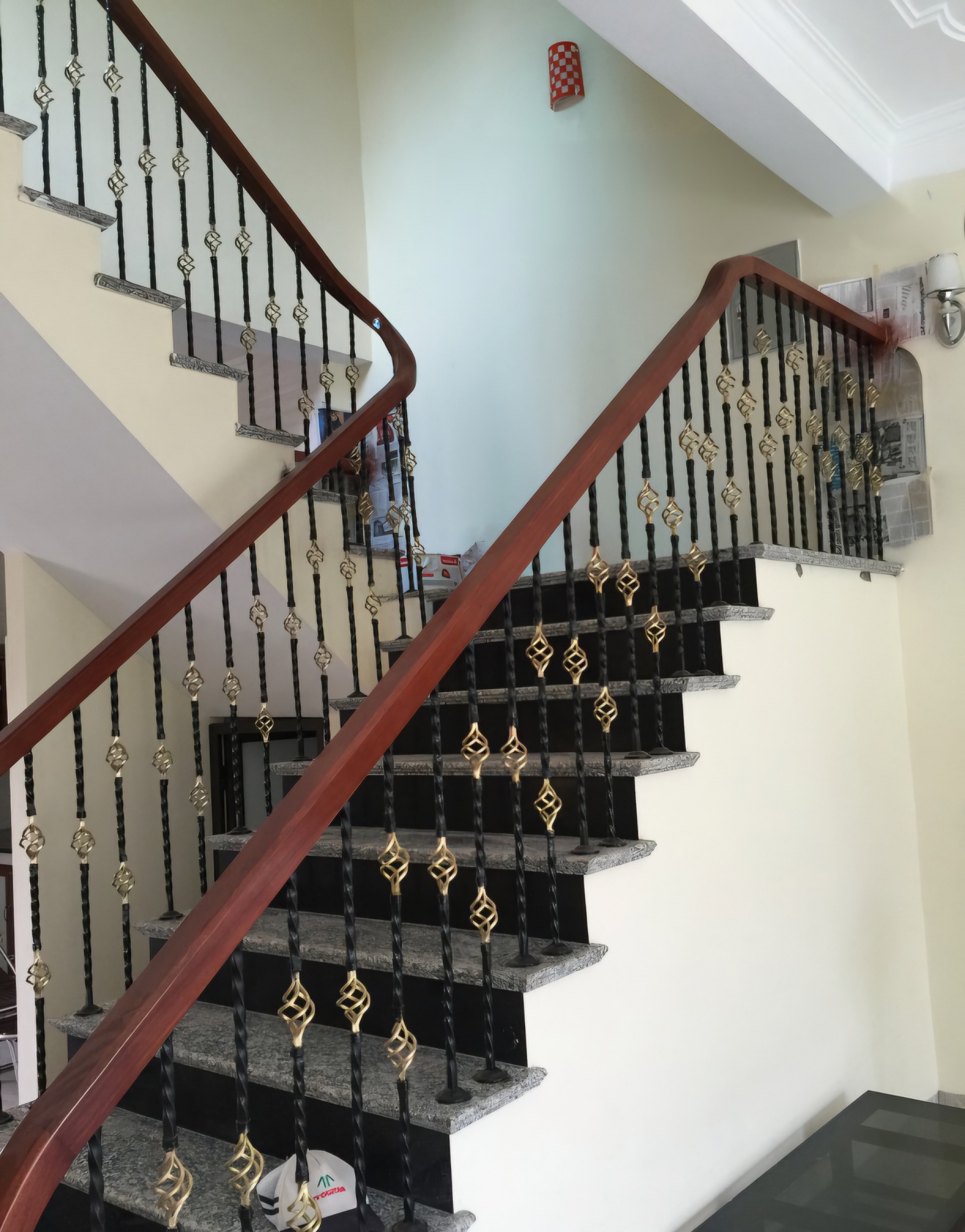 Cho thuê nhà lô góc, mới, Mai Hắc Đế, thang máy; vỉa hè 116m2* 5T- 47 Tr 2