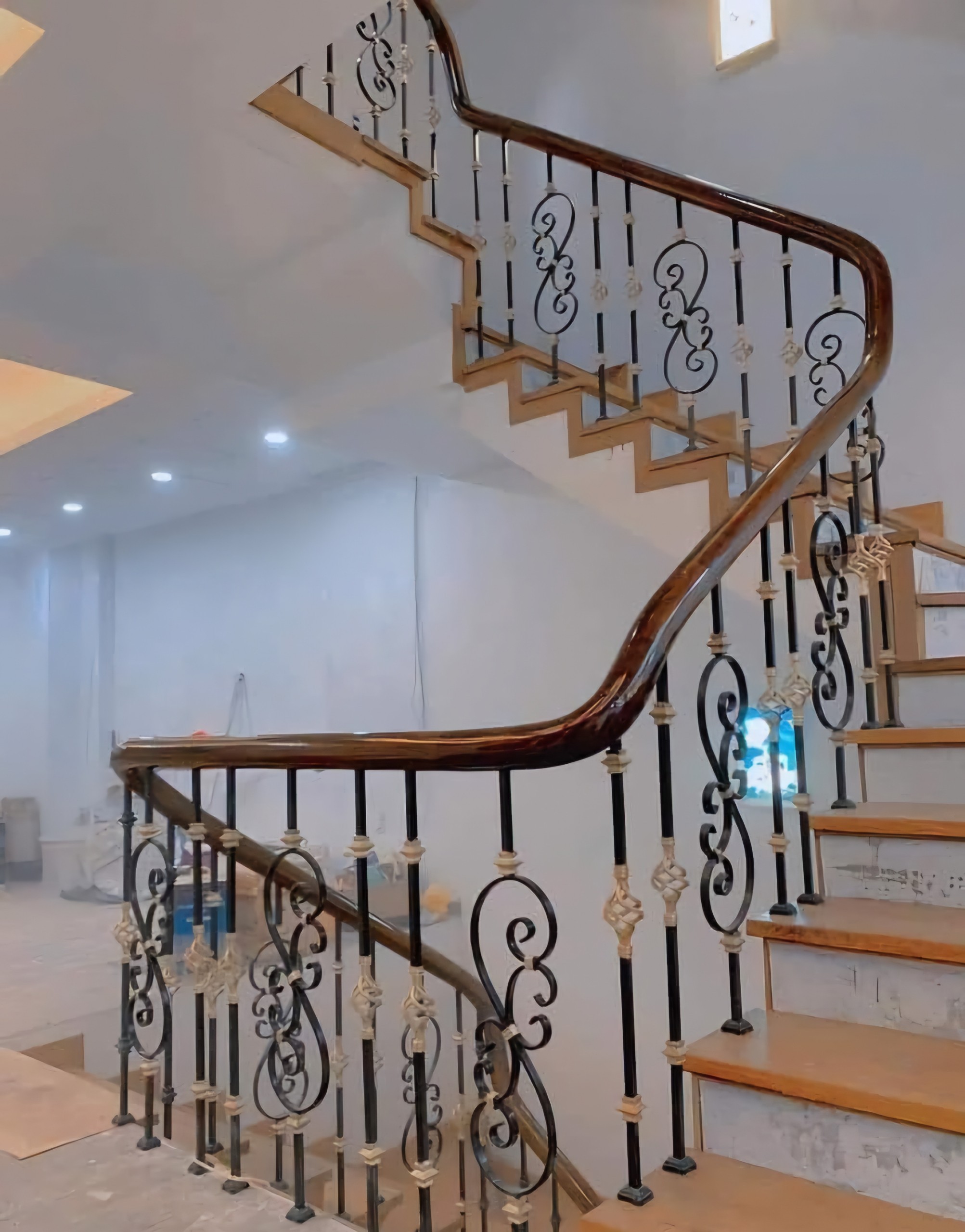 Cho thuê Nhà mới, thang máy, 97m2_ 5T; vỉa hè, Hoàng Quốc Việt-31 Tr 2