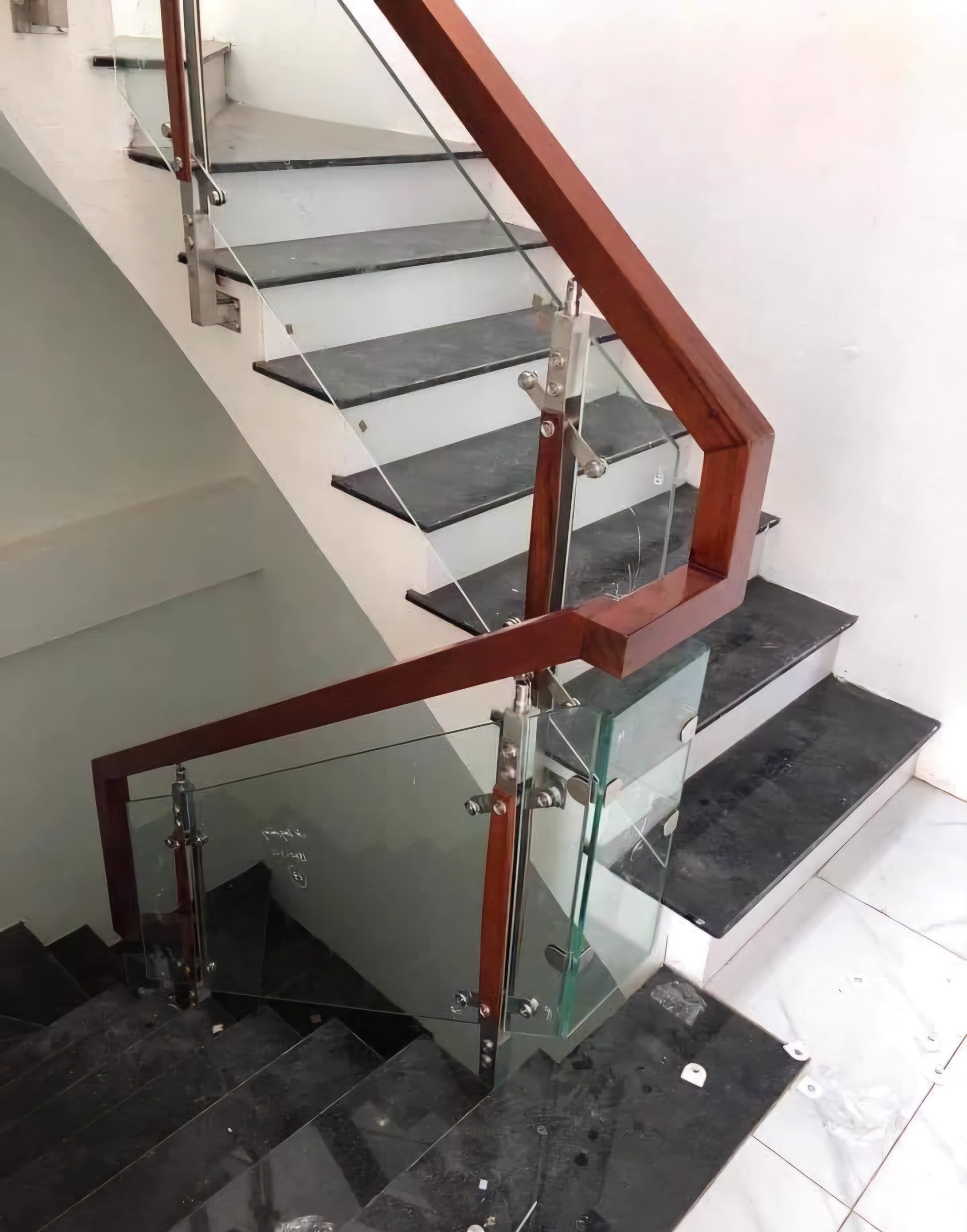 Mình cho thuê Nhà mới , thang máy,vỉa hè, 107m2- 5T, Thành Công_31 Tr 3