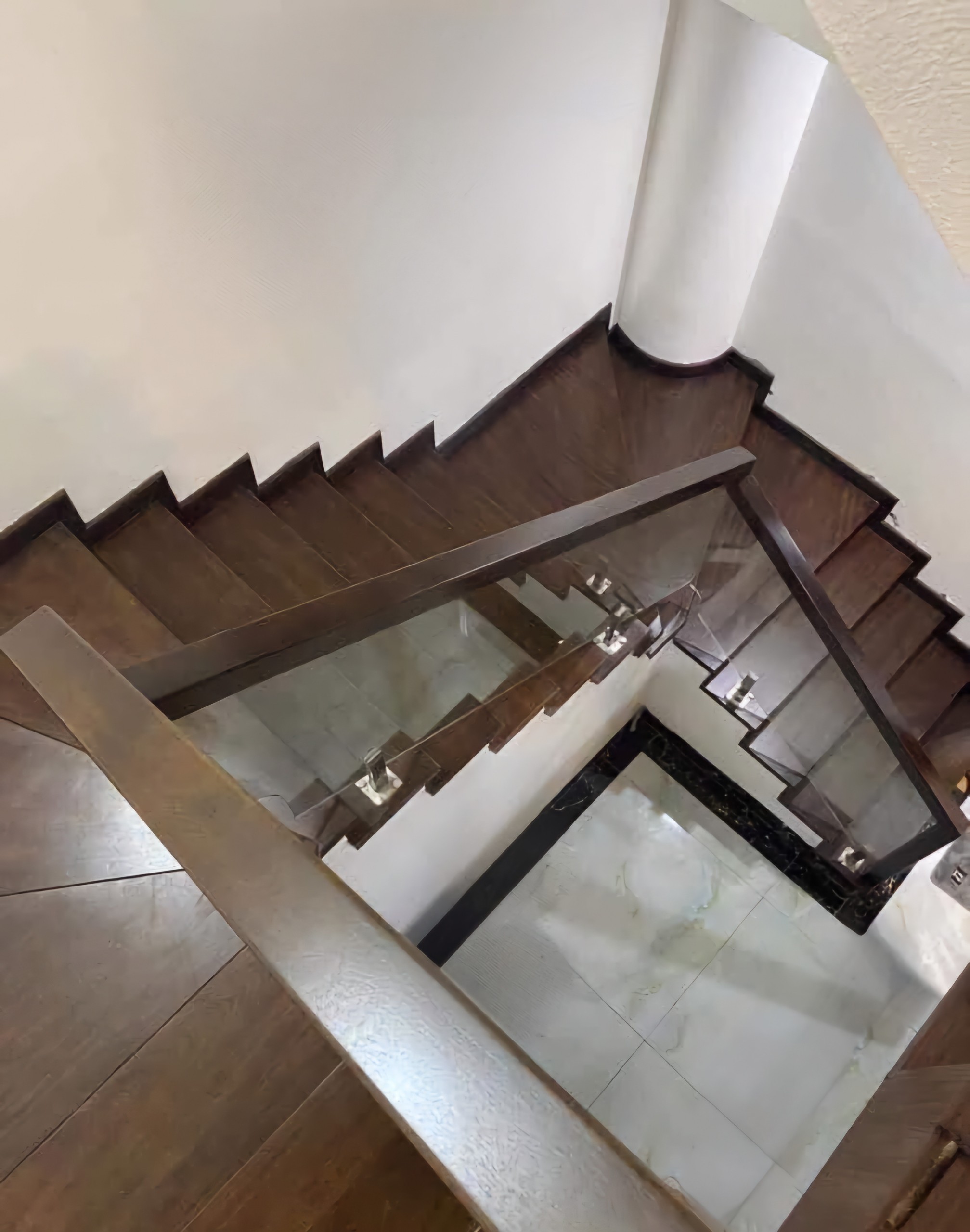 Cho thuê nhà mới, lô góc, thang máy, 102m2_ 4T; vỉa hè, Lạc Trung-32 Tr 3