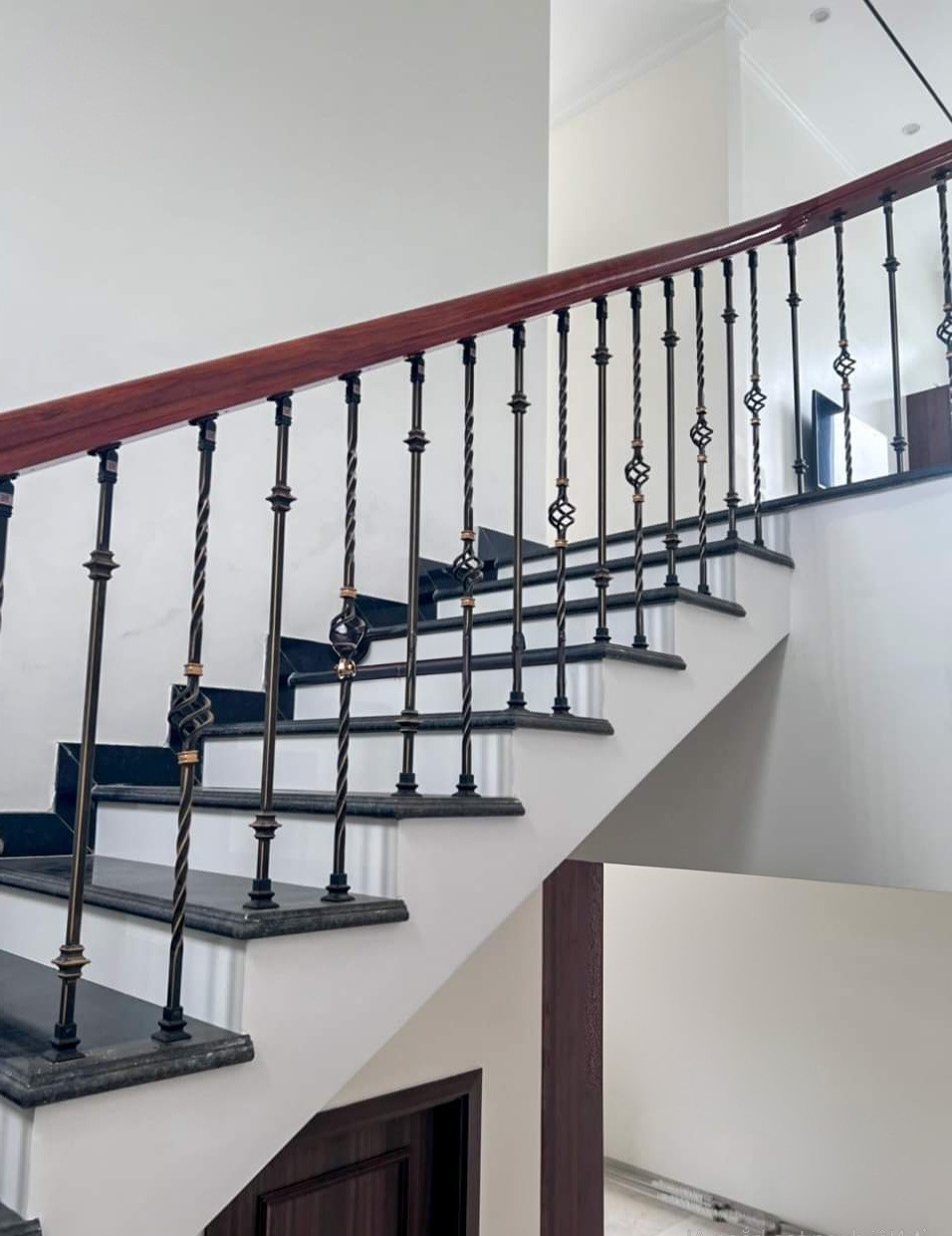 Nhà tôi cần cho thuê nhà mới, căn góc, 97m2_ 5T; vỉa hè, Đào Tấn-29 Tr 2