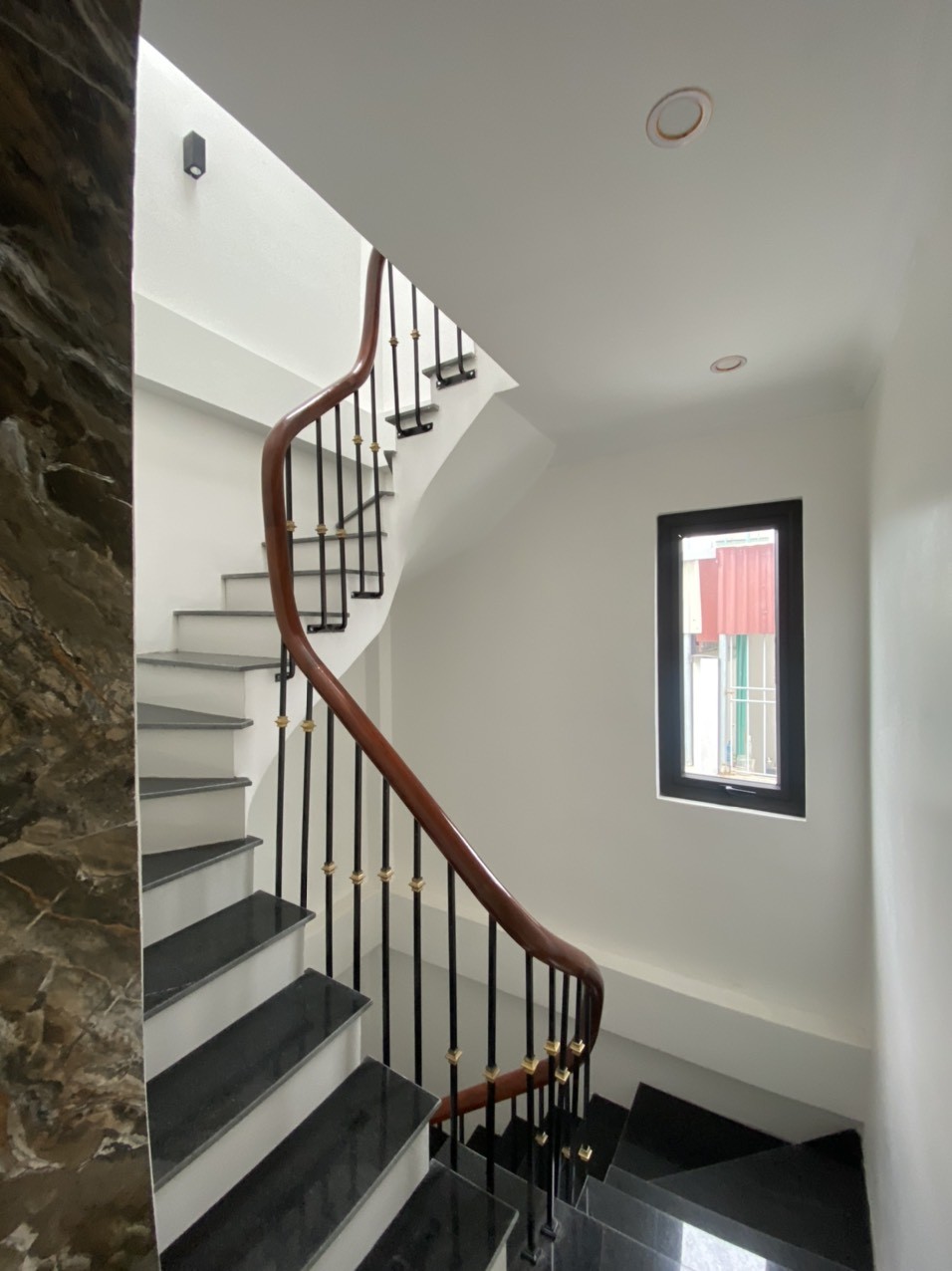 Nhà mình cho thuê nhà mới, lô góc, 118m2_ 4T; vỉa hè, Giảng Võ-44 Tr 3