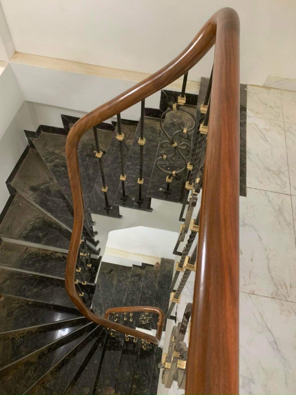 Tôi cho thuê nhà hai cửa đi, mới, Trúc Bạch; vỉa hè 103m2* 4T- 28 Tr 3