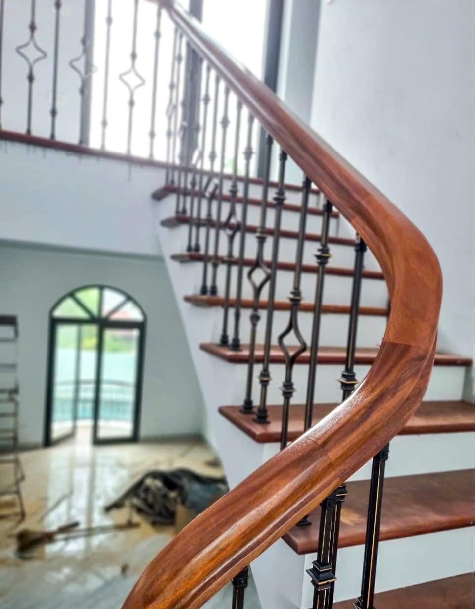 Nhà mình cho thuê nhà lô góc, mới, Mai Hắc Đế; vỉa hè 118m2* 5T- 44 Tr 2