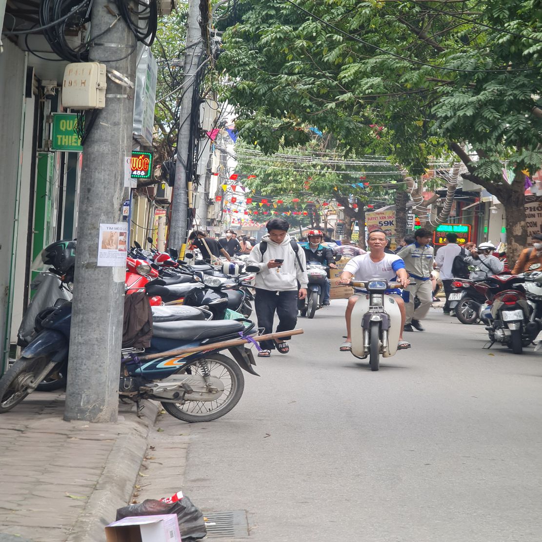 Bán nhà hàng kinh doanh tại Trâu Quỳ, Gia Lâm. 70m2, 2 tầng, mt 7m nhỉnh 12 tỷ. Lh 0989894845 Tôi c