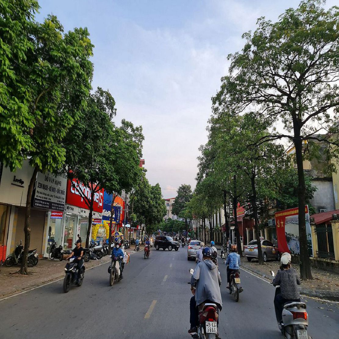 Bán nhà hàng kinh doanh tại Trâu Quỳ, Gia Lâm. 70m2, 2 tầng, mt 7m nhỉnh 12 tỷ. Lh 0989894845 Tôi c 3