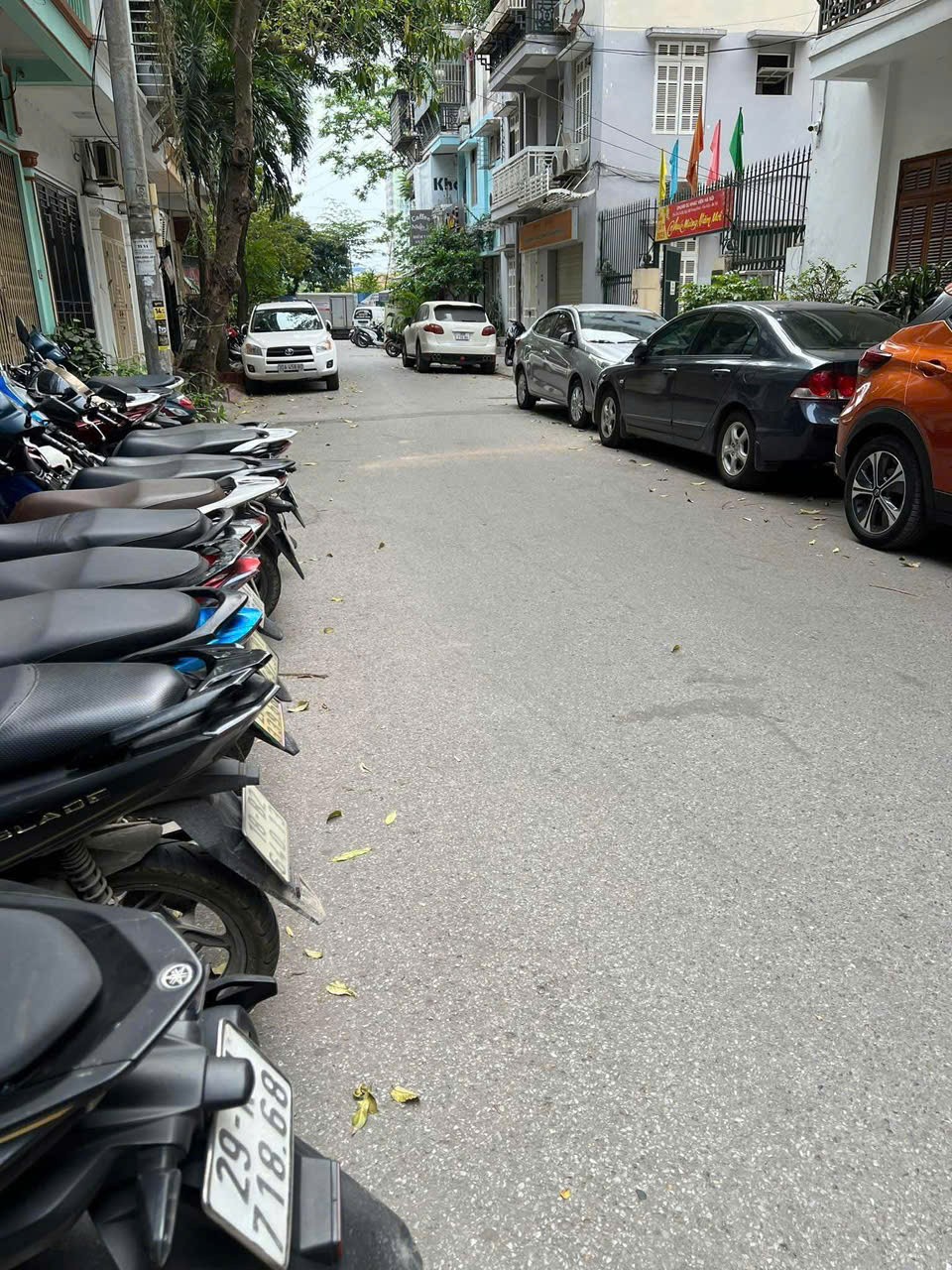 Cho thuê nhà PHÂN LÔ - Ô TÔ TRÁNH Trung Kính, Cầu Giấy 45m x 4T, 5PN giá 22 triệu