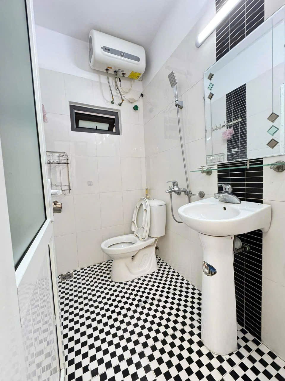 Cho thuê NHÀ ĐẸP - ĐỦ ĐỒ Trần Thái Tông, Cầu Giấy 38m x 6T giá 15.5 triệu, 20m ra ô tô 6