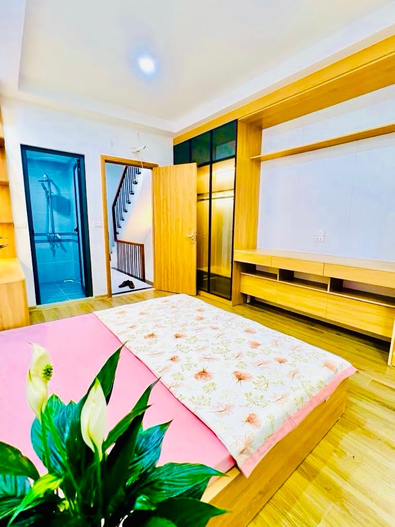 Bán nhà đẹp phố Hoàng Quốc Việt, nhà 6t x 37m gần nhiều trường Đại Học giá nhỉnh 11 tỷ. 4