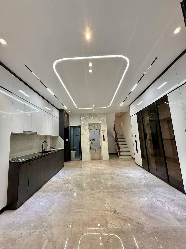 Bán nhà siêu đẹp, có thang máy, ô tô tránh phố Cầu Giấy, nhà 7t x 43m Giá nhỉnh 13 tỷ