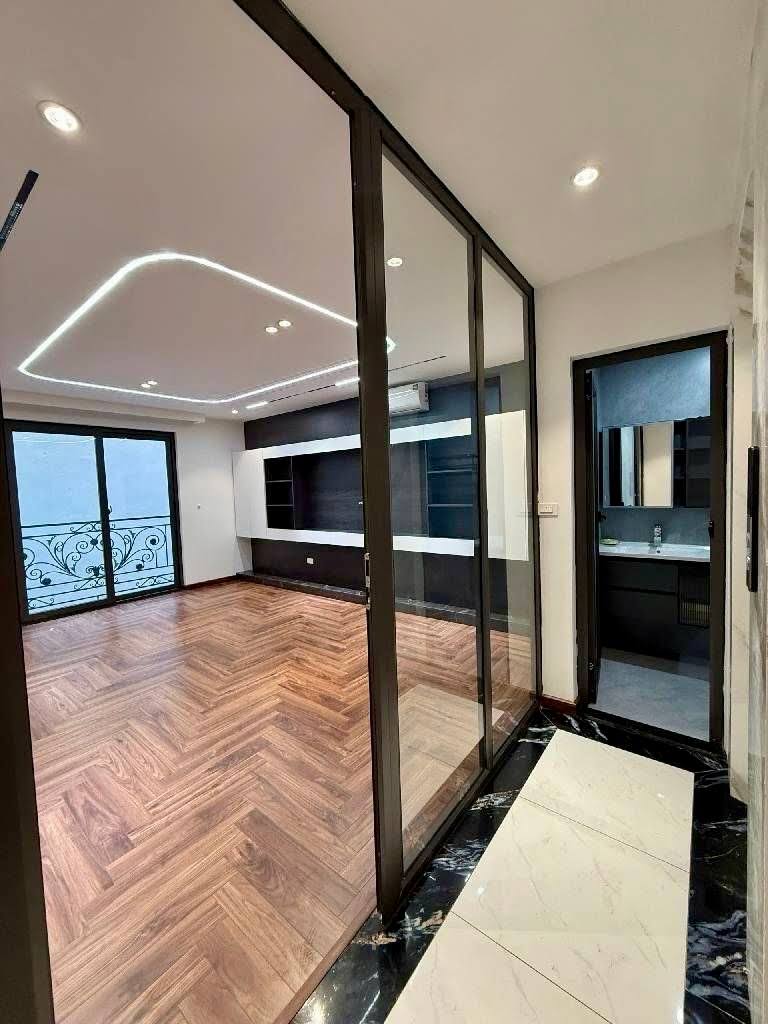 Bán nhà siêu đẹp, có thang máy, ô tô tránh phố Cầu Giấy, nhà 7t x 43m Giá nhỉnh 13 tỷ 3