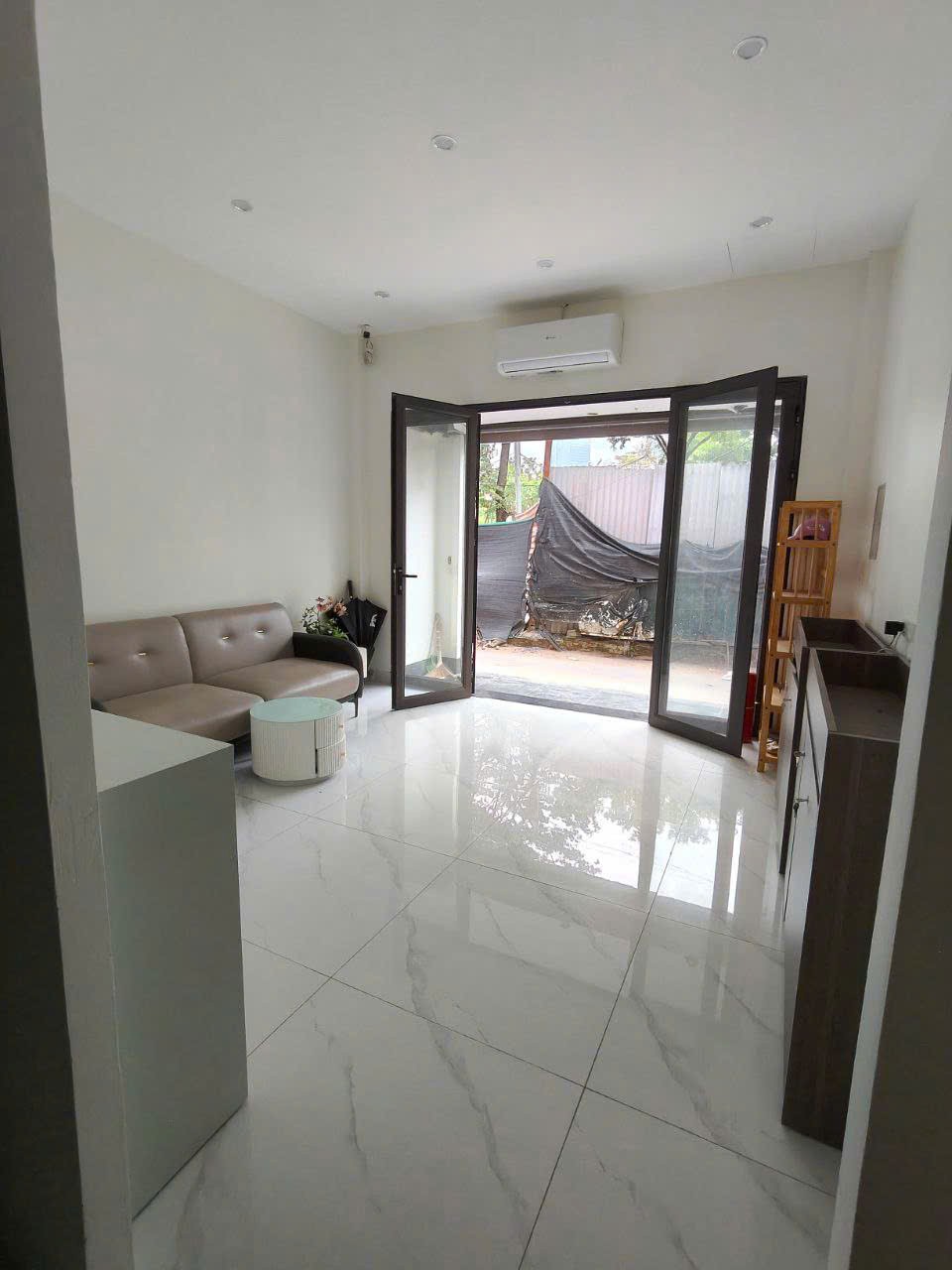 Cho thuê nhà riêng Võ Chí Công, Cầu Giấy 60m x 6T giá 25 triệu, THANG MÁY - Ô TÔ