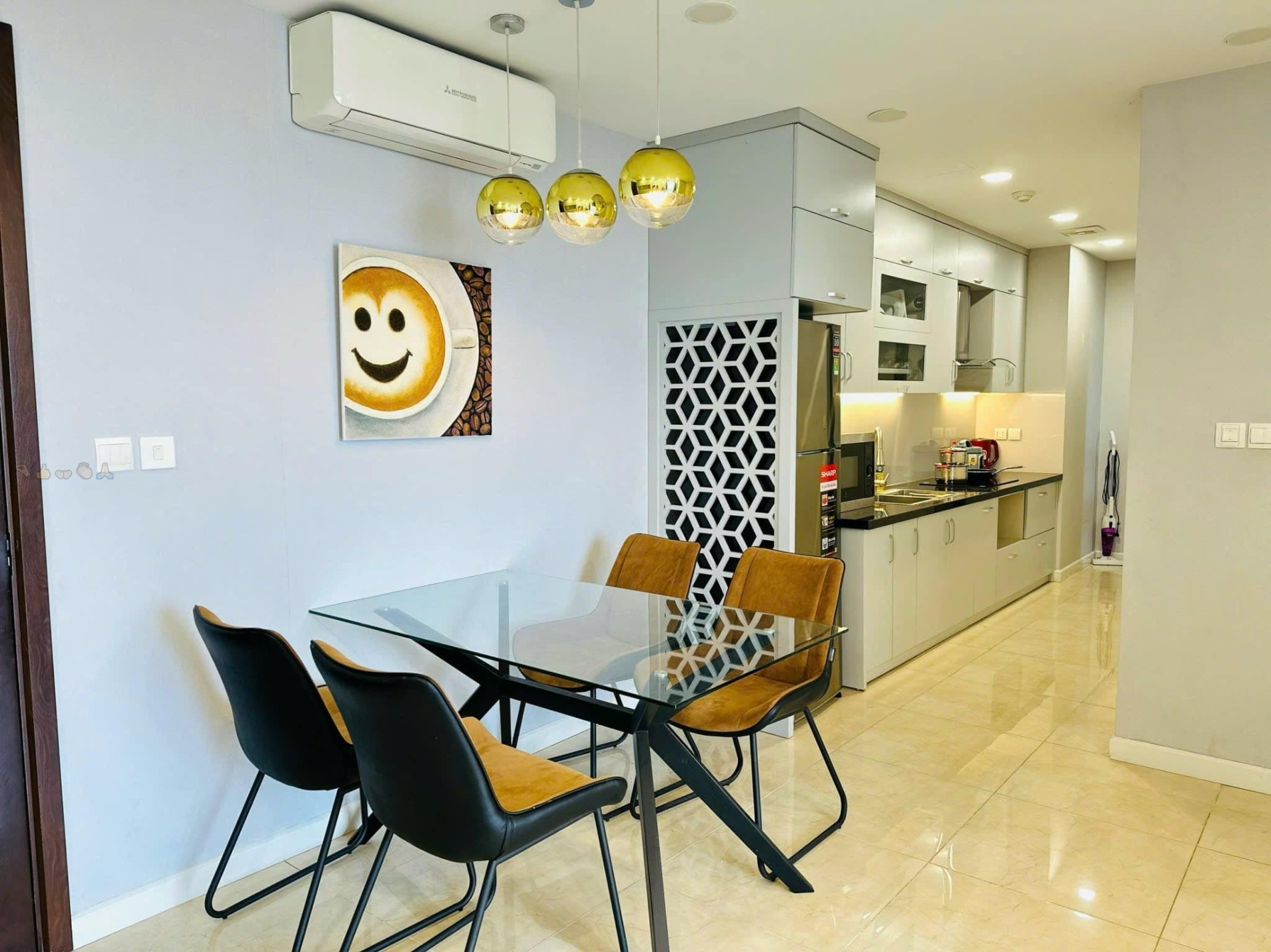 Bán căn hộ 2PN - VIEW HỒ Vinhomes D'capitale, full đồ giá 9 tỷ 2