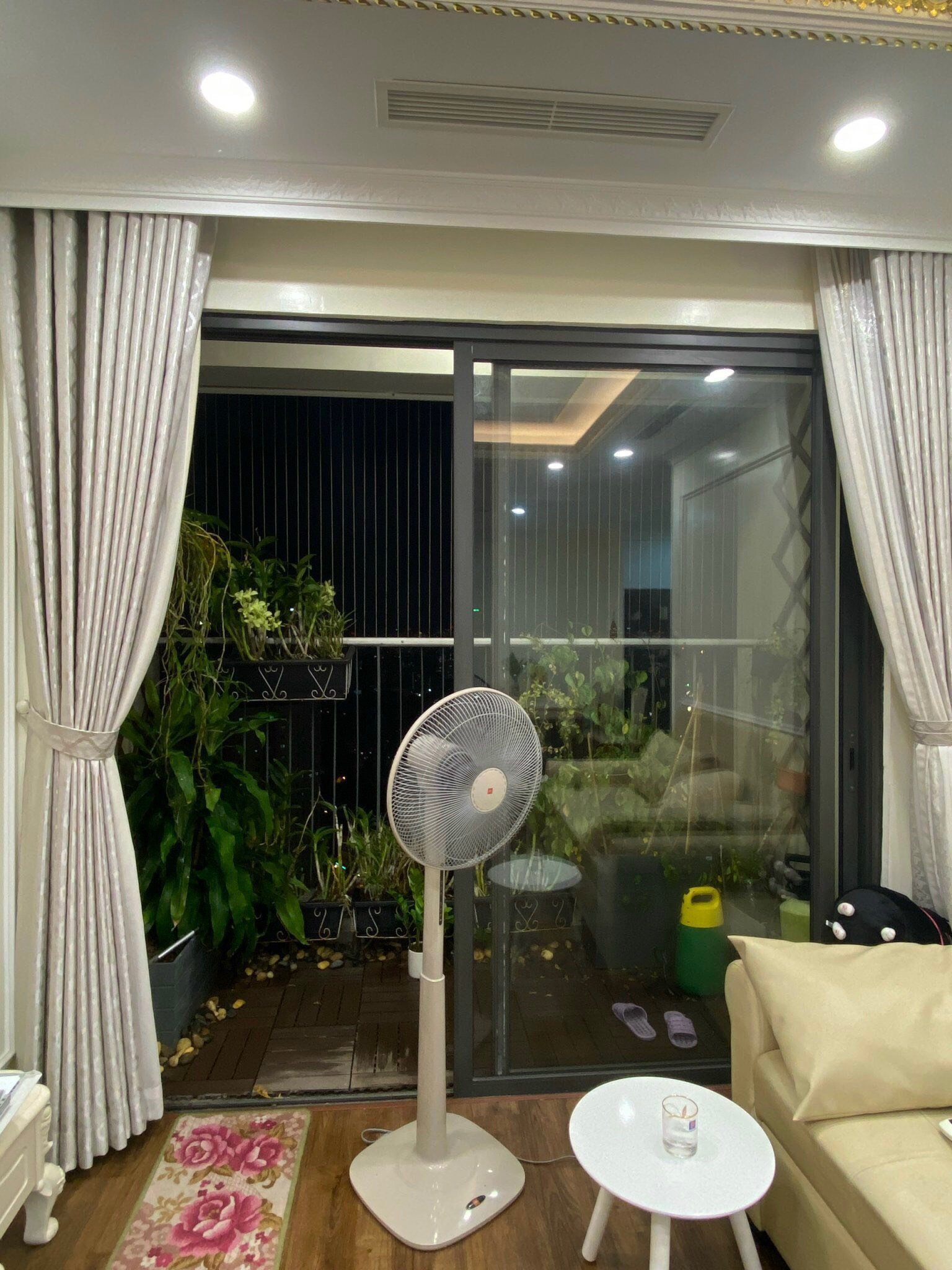 Bán nhanh căn 2 ngủ 72m2 tại Vinhomes D'Capitale, giá 9 tỷ 3