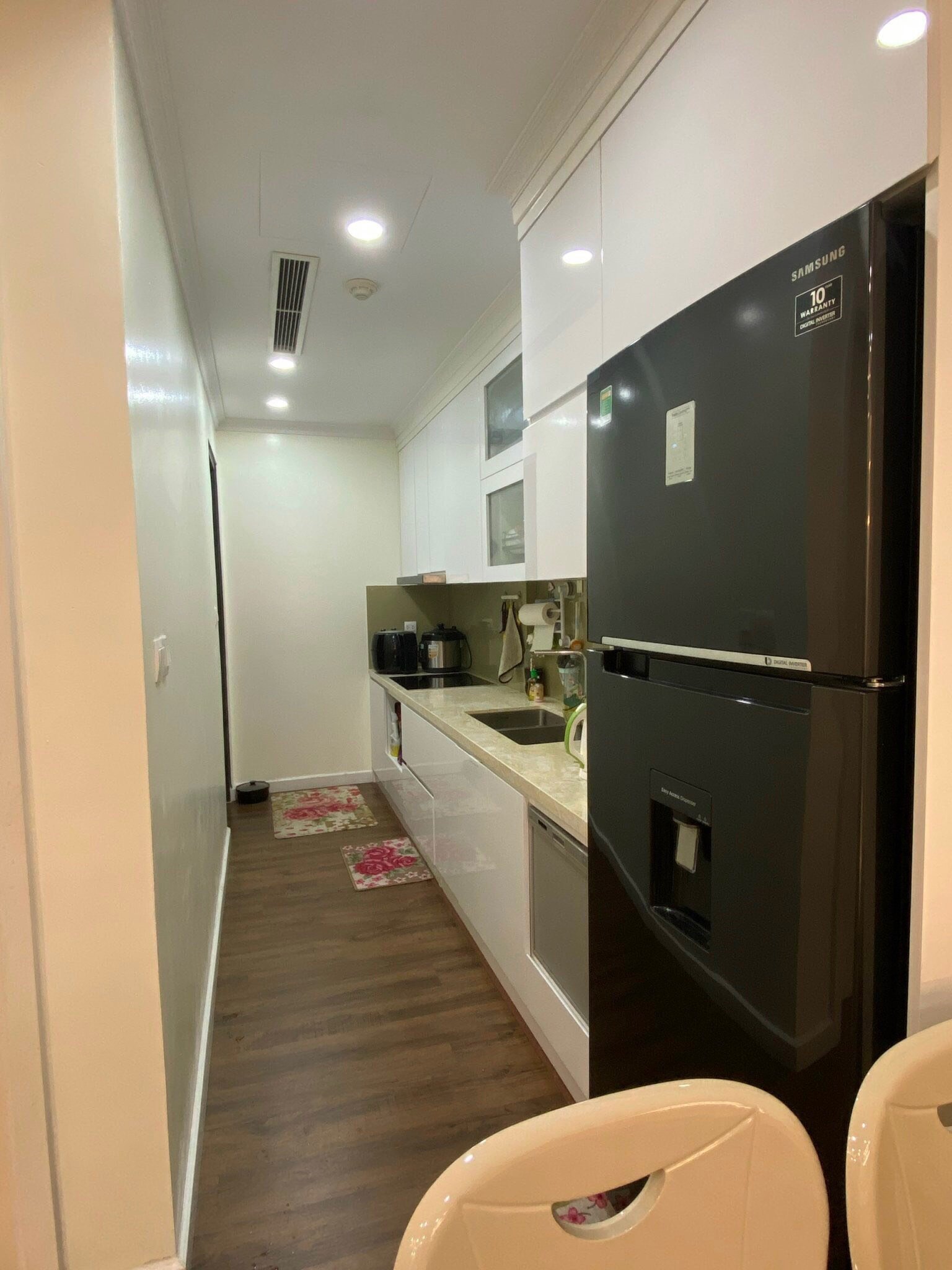 Bán nhanh căn 2 ngủ 72m2 tại Vinhomes D'Capitale, giá 9 tỷ 4