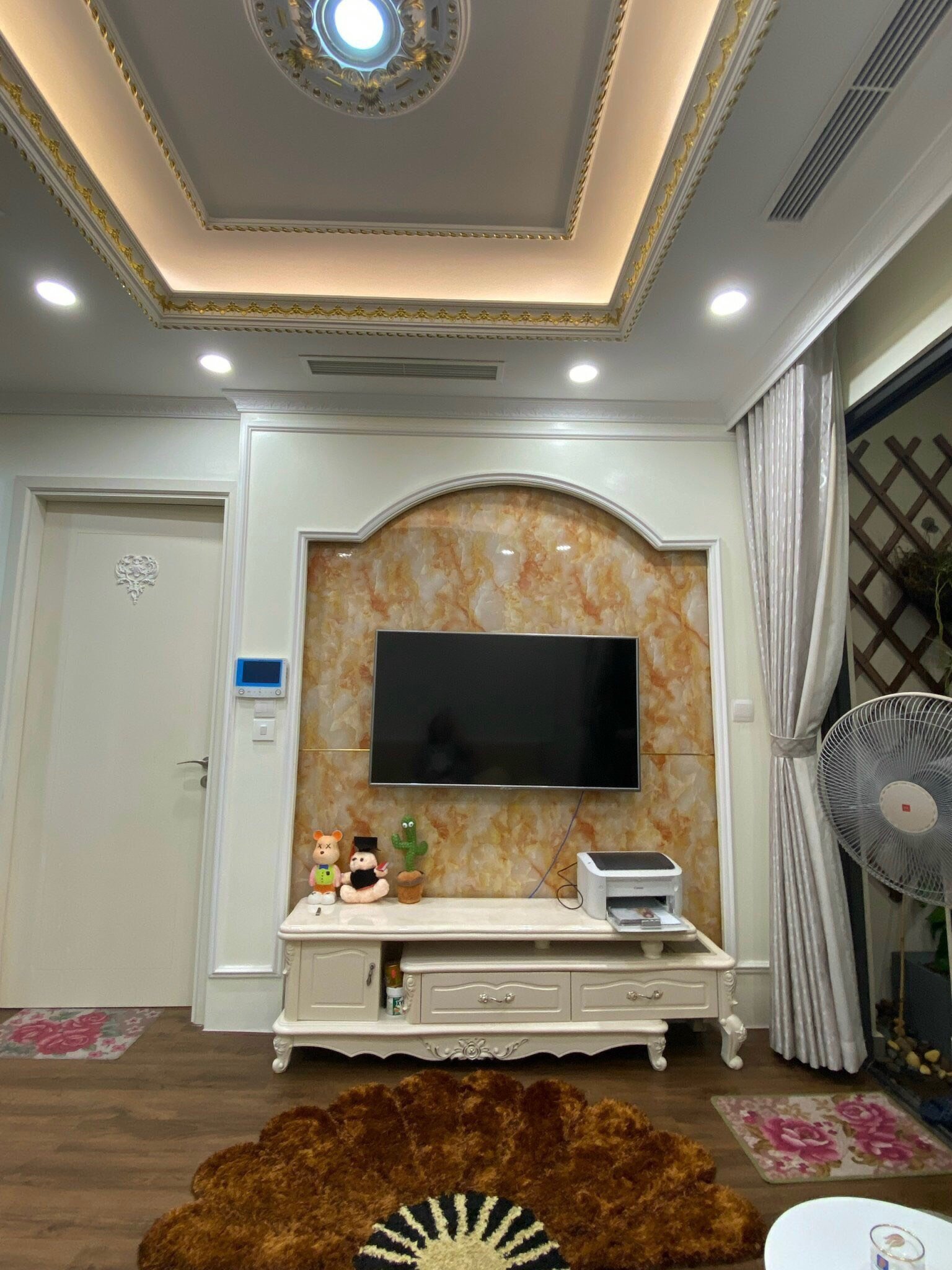 Bán nhanh căn 2 ngủ 72m2 tại Vinhomes D'Capitale, giá 9 tỷ 5