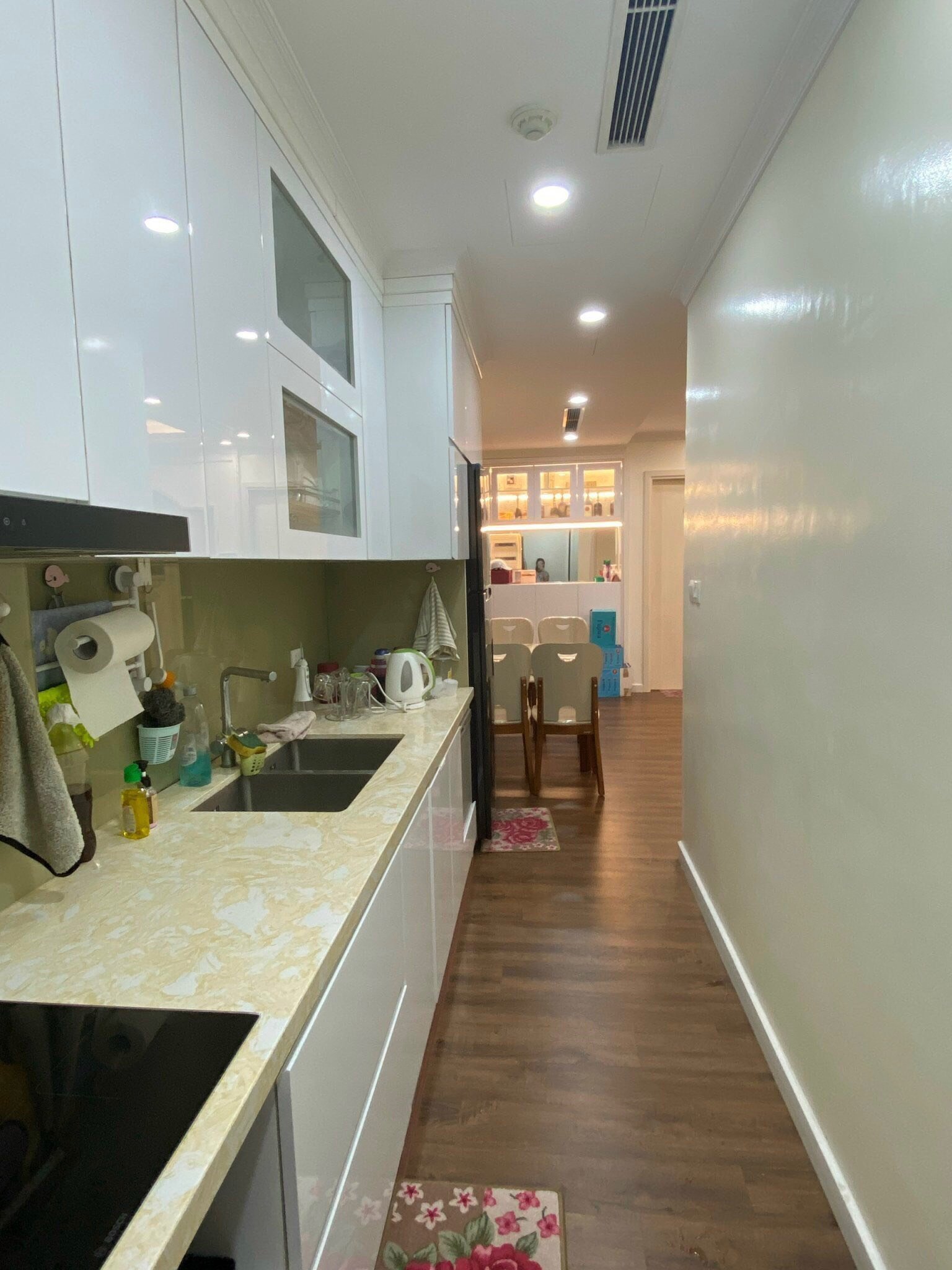 Bán nhanh căn 2 ngủ 72m2 tại Vinhomes D'Capitale, giá 9 tỷ 6