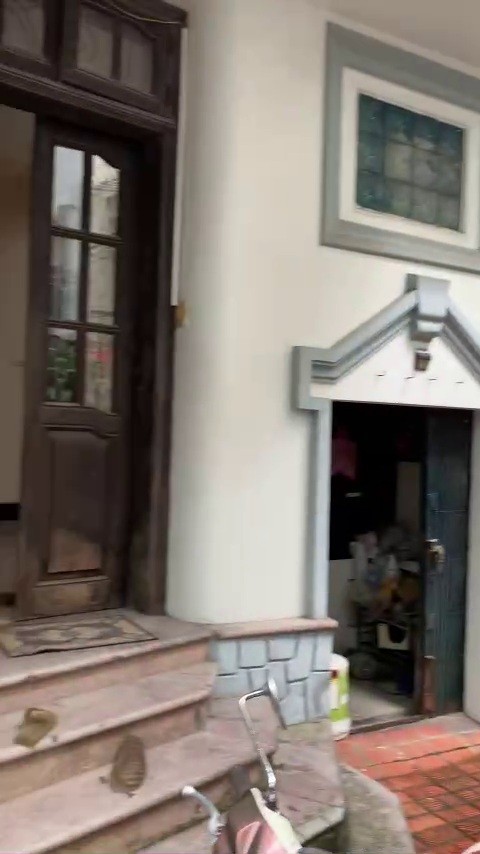 17.11.25.1. Bán nhà gần CV  Bách Thảo, view hồ điều hòa, dt 150m2 có sân vườn, thoáng mát, MT 5