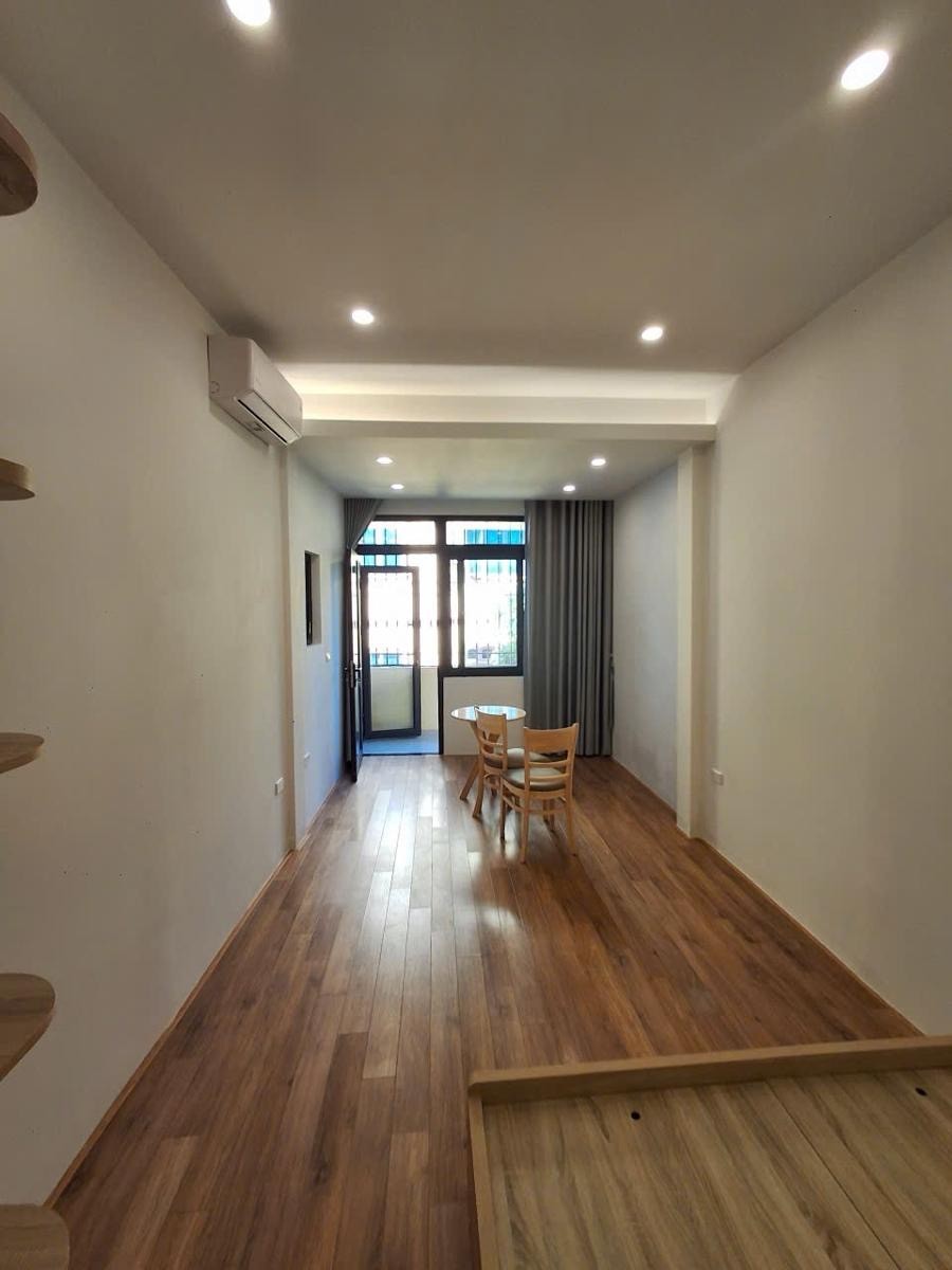 Bán nhà Võ Thị Sáu - 40m ra hồ - đối diện công viên - ngõ thông - 28m2, nhỉnh 6 tỷ 3