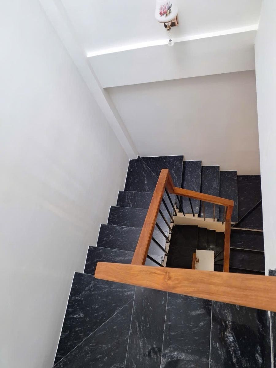 Bán nhà Võ Thị Sáu - 40m ra hồ - đối diện công viên - ngõ thông - 28m2, nhỉnh 6 tỷ 4