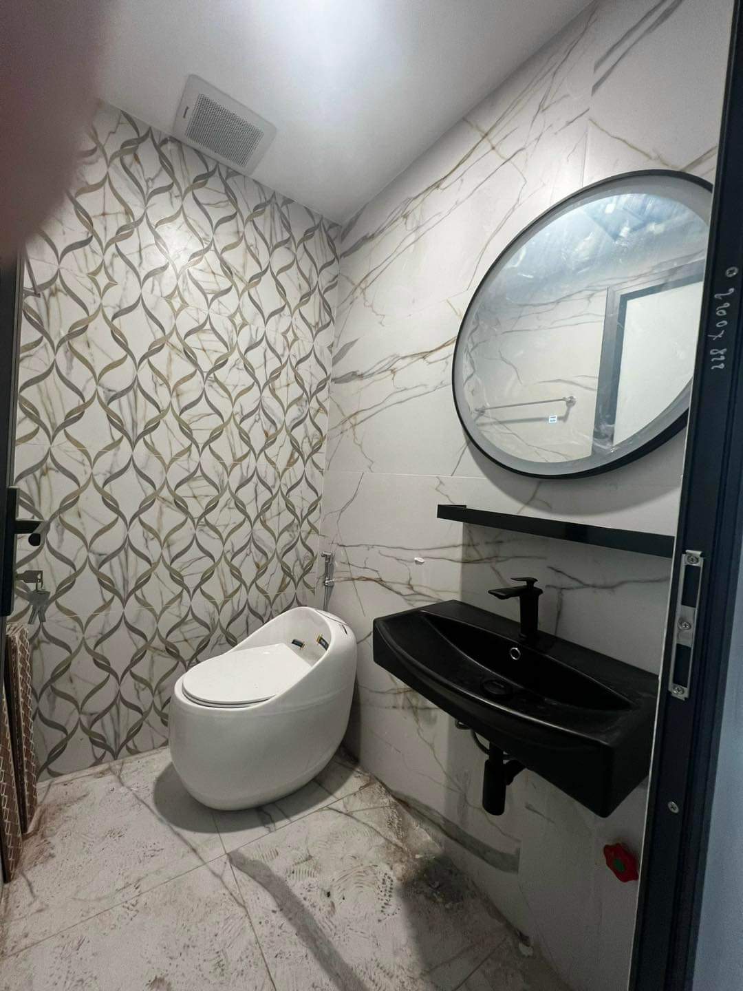 Cho thuê nhà, pccc, Thang máy, 199m2- 6T, Phố Lạc Long Quân_115 Tr 3