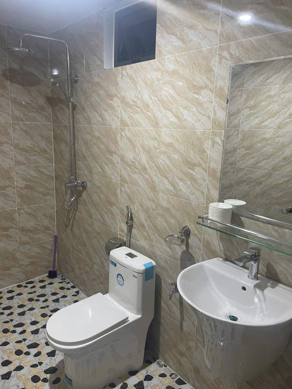 Cho thuê nhà đẹp, căn góc , thang máy,vỉa hè, 115m2- 4T, Đào Tấn_45 Tr 2