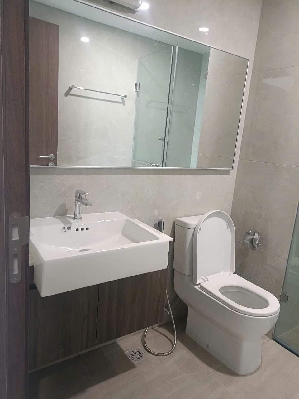 Cho thuê Nhà căn góc, mới, thang máy, 116m2_ 4T; vỉa hè, Đội Cấn-45 Tr 2