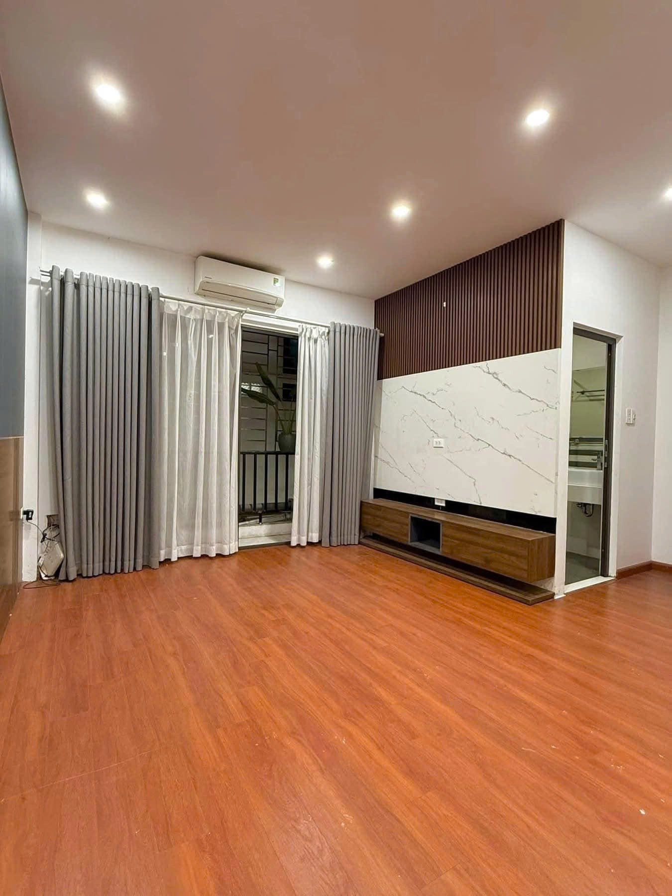 Cho thuê nhà riêng MỚI - ĐẸP ngõ 32 Đồng Me, Nam Từ Liêm 45m x 5T giá 16 triệu 2