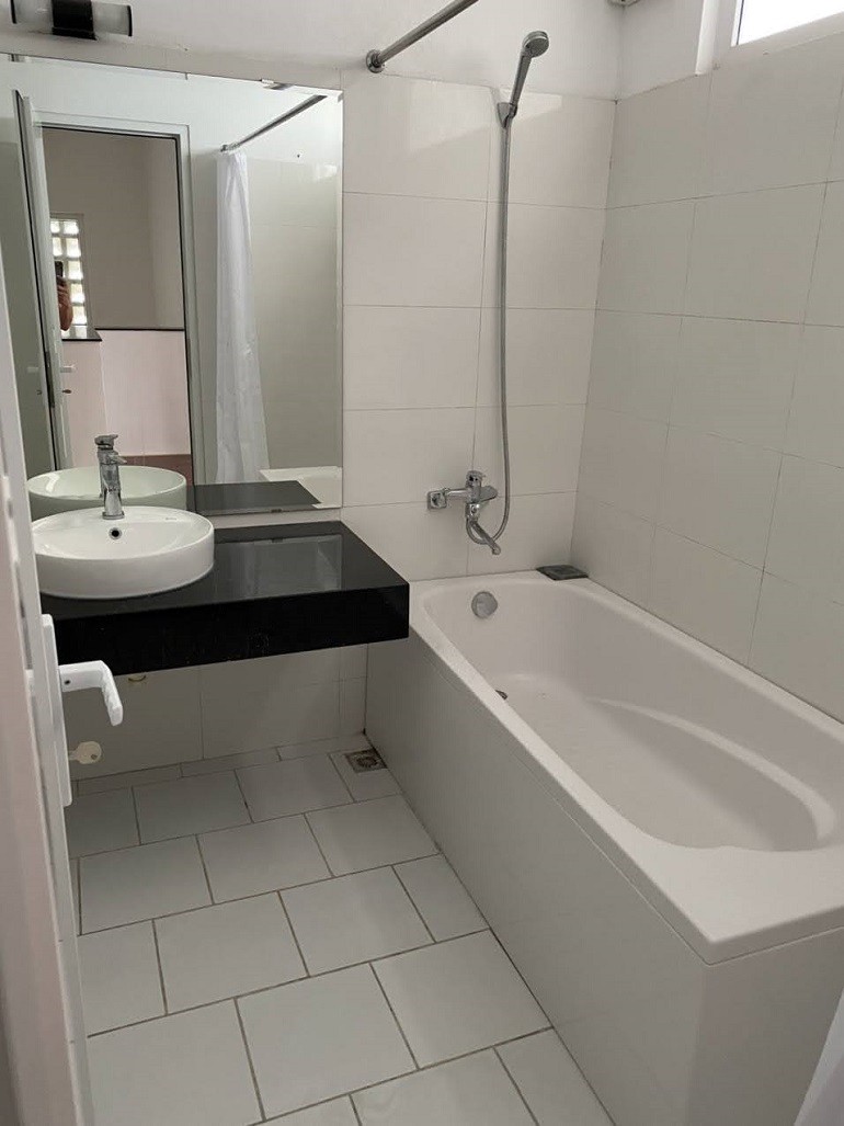 Cho thuê Căn hộ chung cư đường Xuân Diệu, Phường Quảng An, Diện tích 150m², Giá 26 Triệu/tháng 9