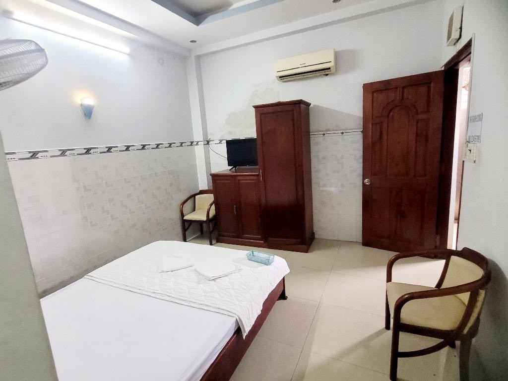 CẮT LỖ 2 TỶ BÁN NHANH KHÁCH SẠN 4 LẦU (5x29) MTKD TÂN THỚI HIỆP 07, Q12 2