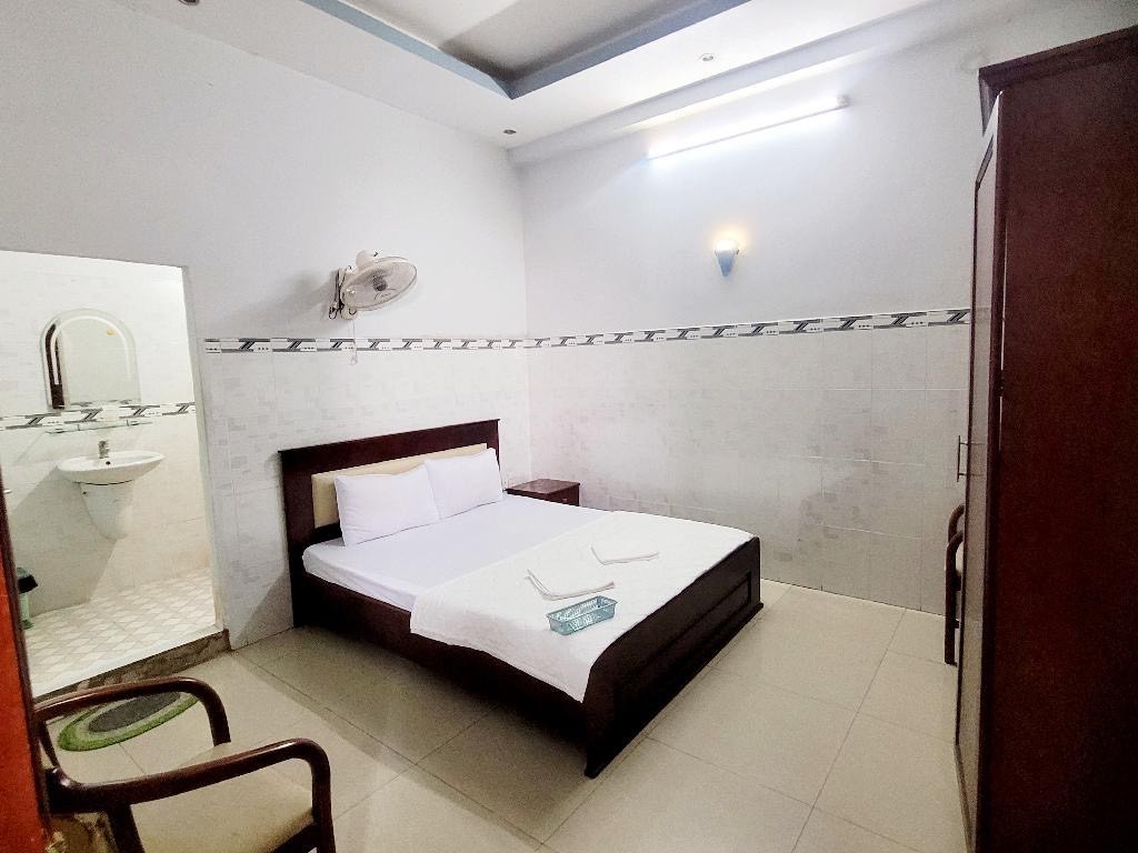 CẮT LỖ 2 TỶ BÁN NHANH KHÁCH SẠN 4 LẦU (5x29) MTKD TÂN THỚI HIỆP 07, Q12 3