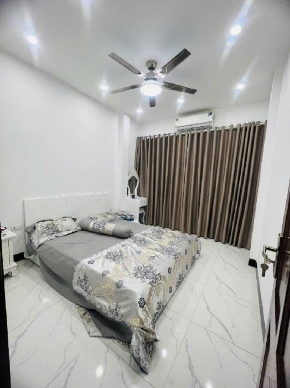 SIÊU HIẾM! LÔ GÓC 2 THOÁNG - Ô TÔ ĐỖ CỬA - THANG MÁY - KINH DOANH PHÚ DIỄN 2