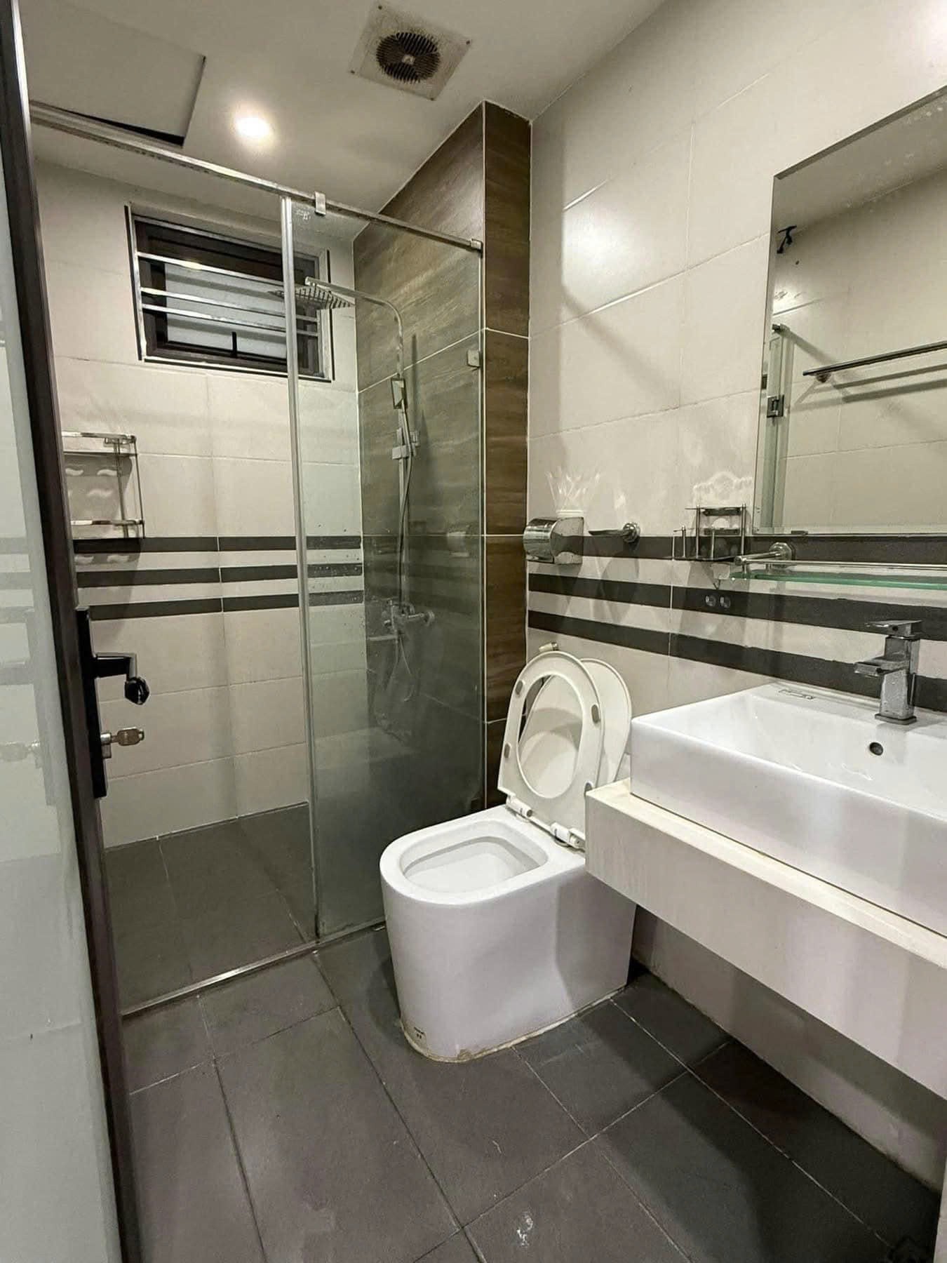 Cho thuê nhà riêng MỚI - ĐẸP ngõ 32 Đồng Me, Nam Từ Liêm 45m x 5T giá 16 triệu 5