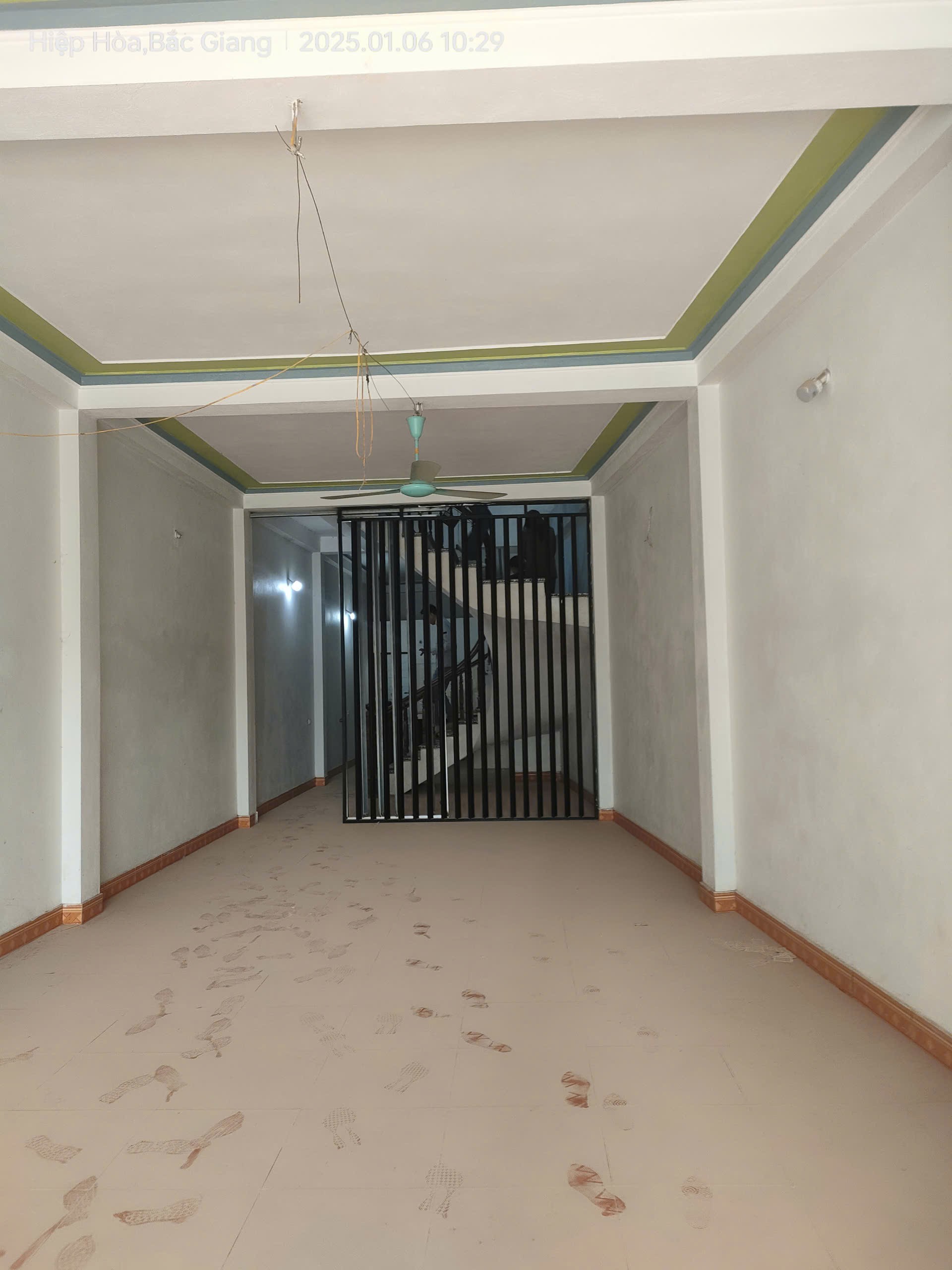 Thuê lâu dài giá rẻ phòng đào tạo Giáp Bát 300m, tầng 3,4, mặt tiền 30m, 25 tr/th, Hoàng Mai.