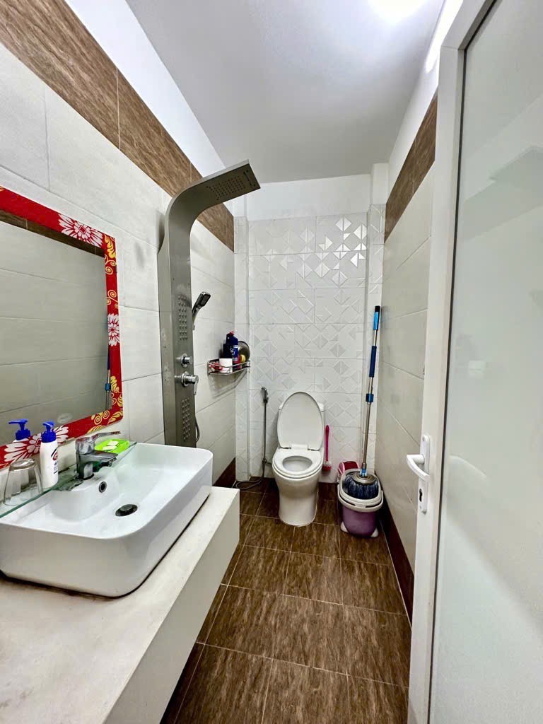 NHÀ 4 TẦNG (4x16) HIỆP THÀNH 45, Q12 – XE HƠI NGỦ TRONG NHÀ GIÁ 5.5 TỶ 4