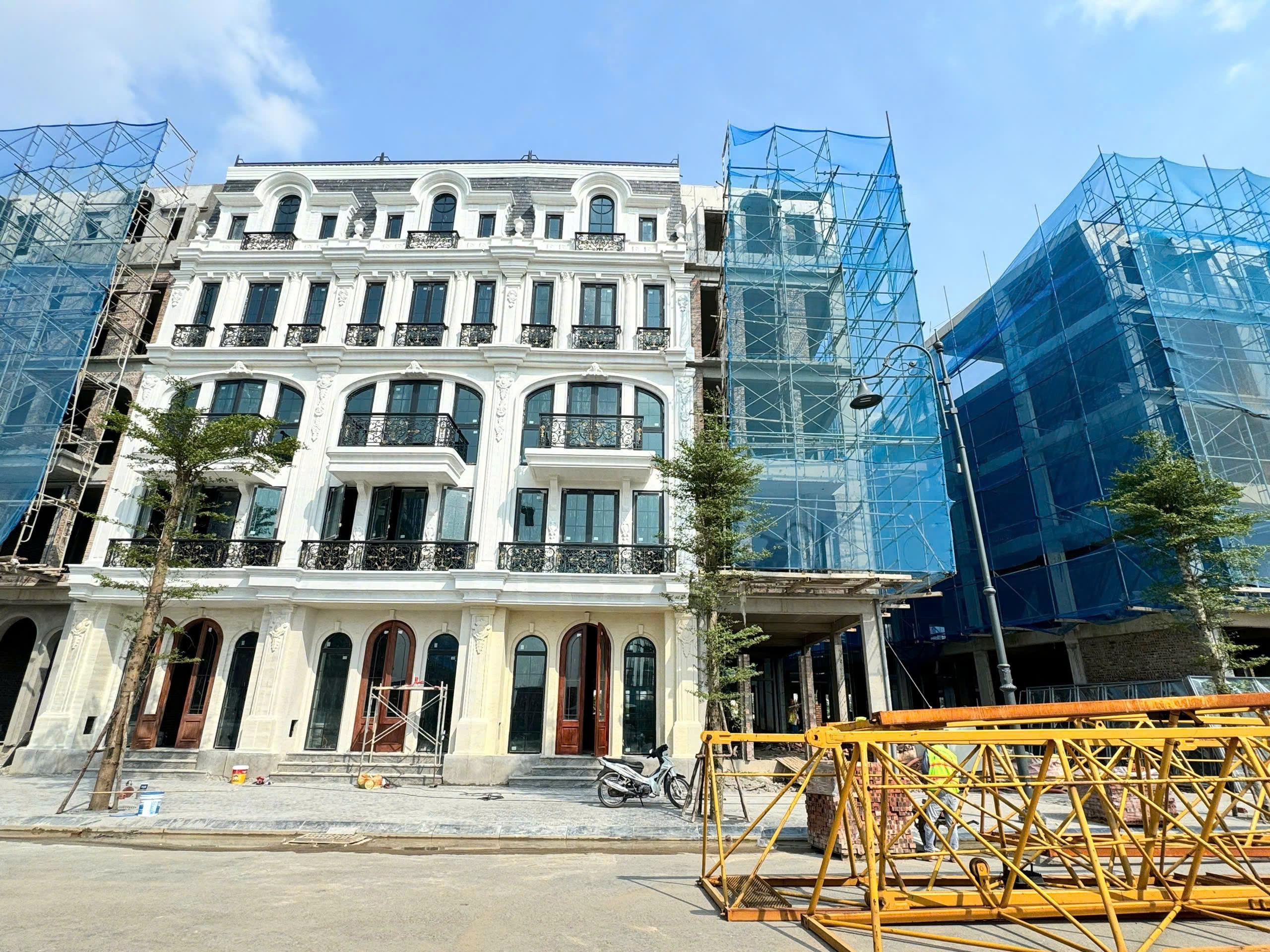 BÁN NHÀ 5 TẦNG ĐƯỜNG NỐI HOÀNG QUỐC VIỆT KÉO DÀI LH;0931982626 5