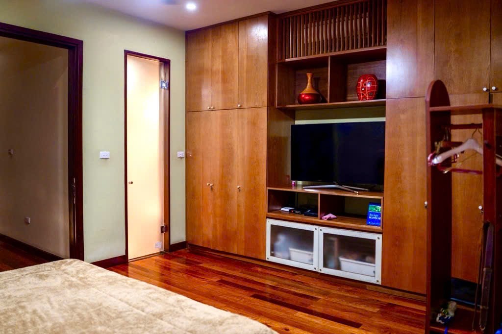 Bán nhà phố  Quán Thánh, Cửa Bắc, lõi Ba Đình DT 70m2, MT 6m, gần THPT Phan Đình Phùng 4