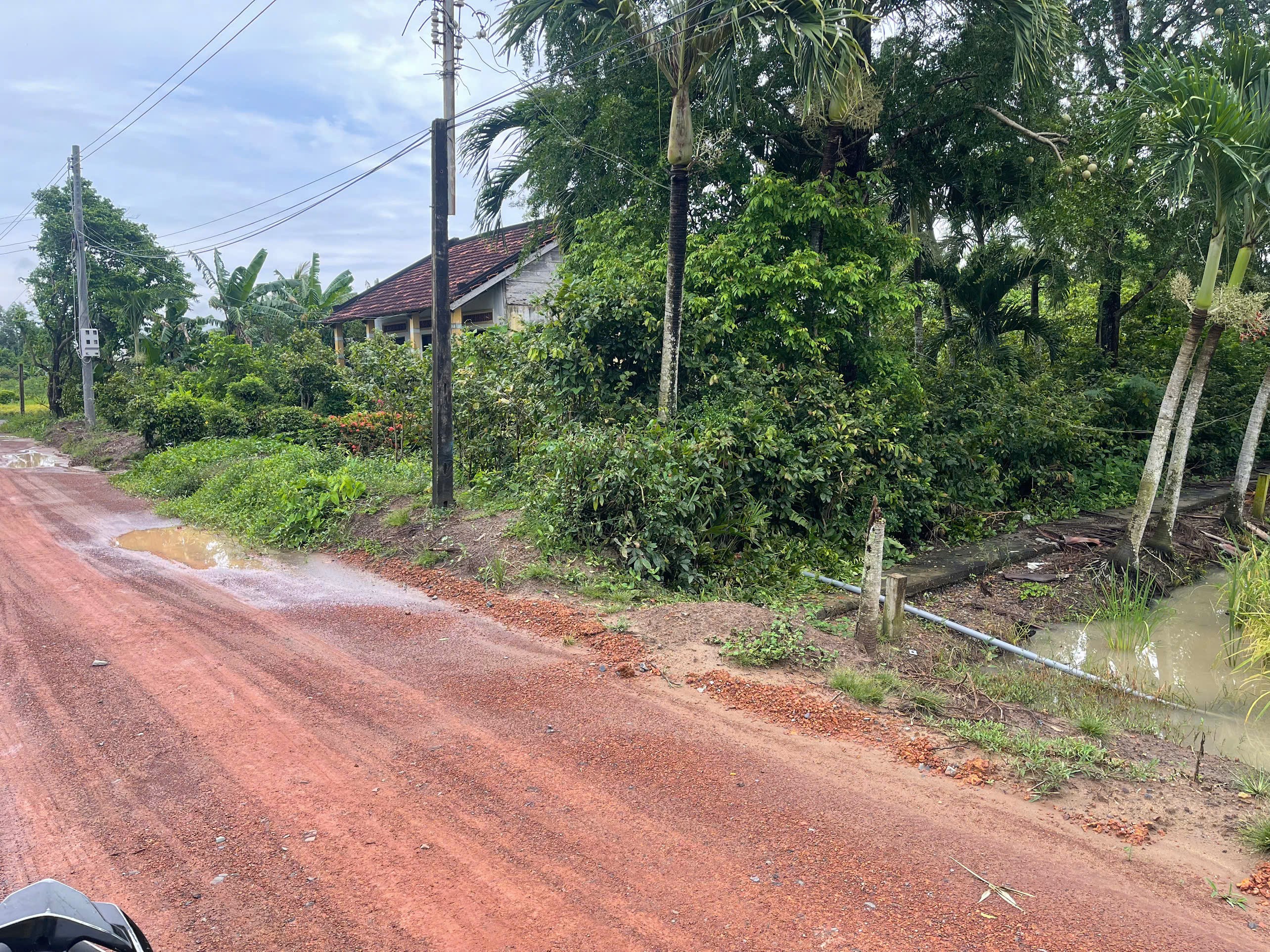 Đất nền thổ cư lô góc 2 mt đường xe hơi 146m2 xã Phước Đông giá rẻ 650tr tl chủ 3