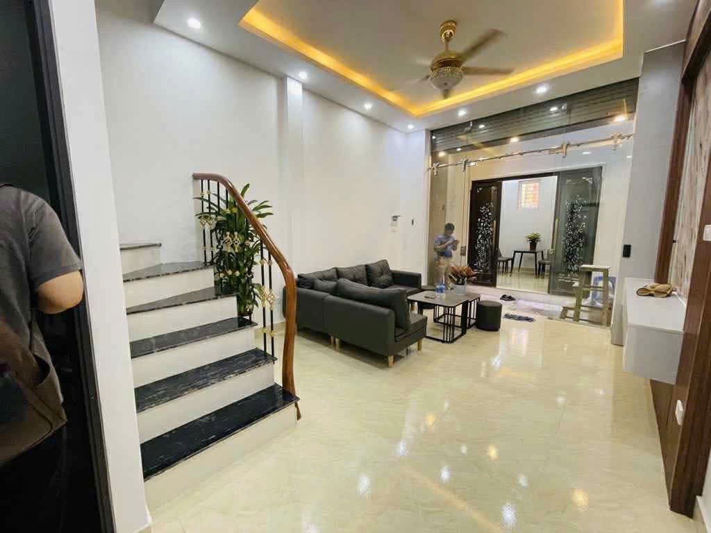 Cho thuê nhà mặt ngõ 5 Hoàng Sâm Cầu Giấy 42m x 4T giá 20tr NHÀ MỚI - ĐỦ ĐỒ