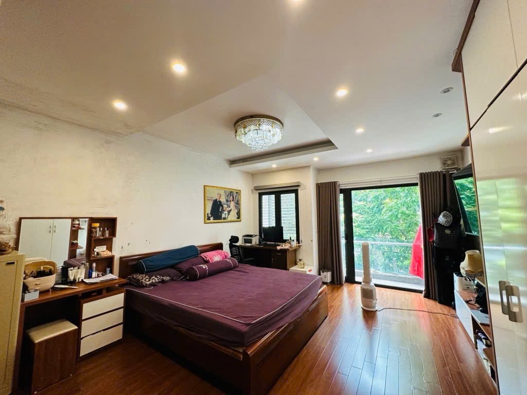 Bán nhà tuyệt đẹp phố Nguyễn Thái Học, Điện Biên Phủ, Ba Đình DT 70m2, MT 7m, ở và KD homestay tố 3