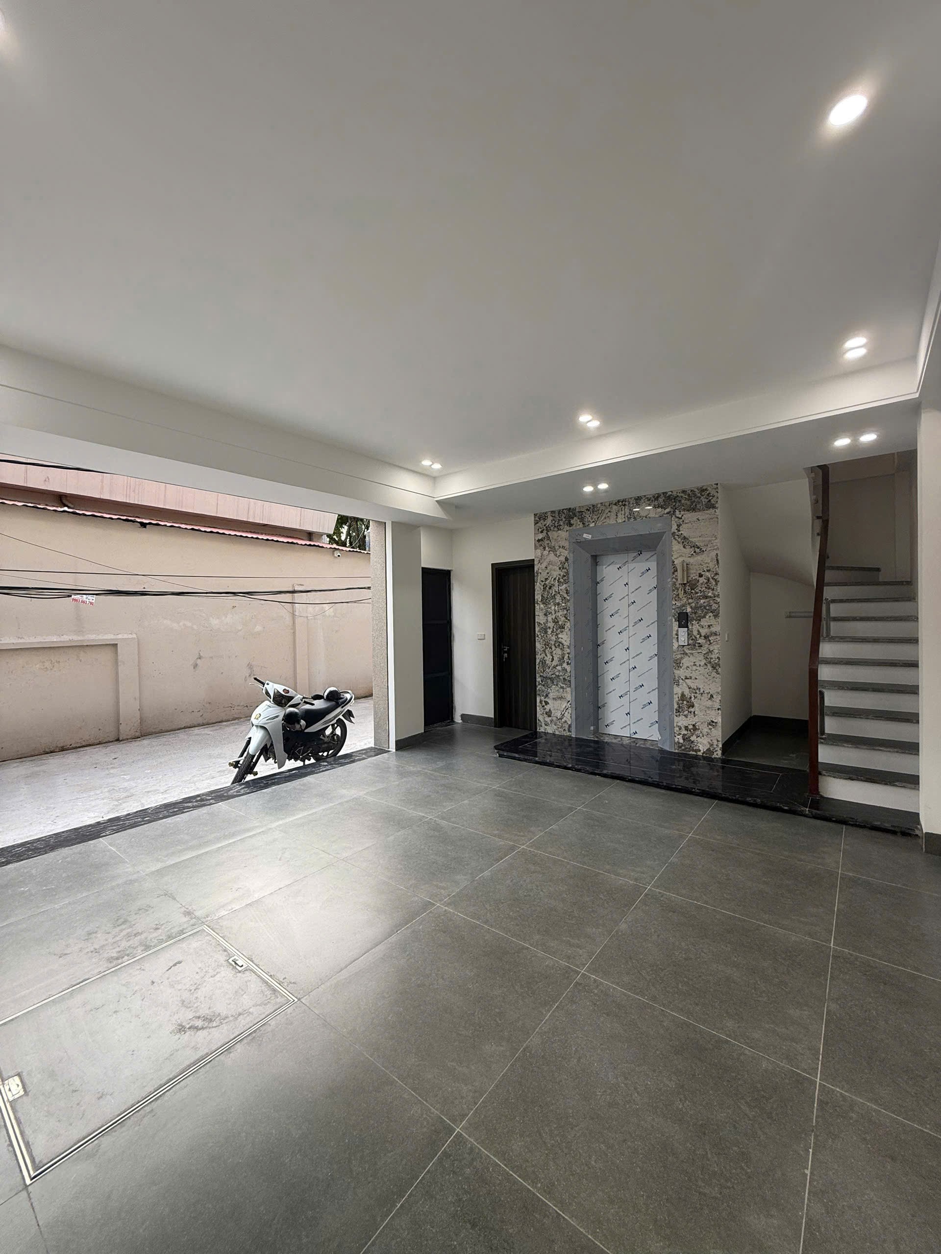 BÁN NHÀ MƯỚI Ô TÔ ĐỖ CỬA Tân Thụy 42m2 X 6 Tầng mặt tiền 7.6m, 15.2 tỷ Long Biên. 4