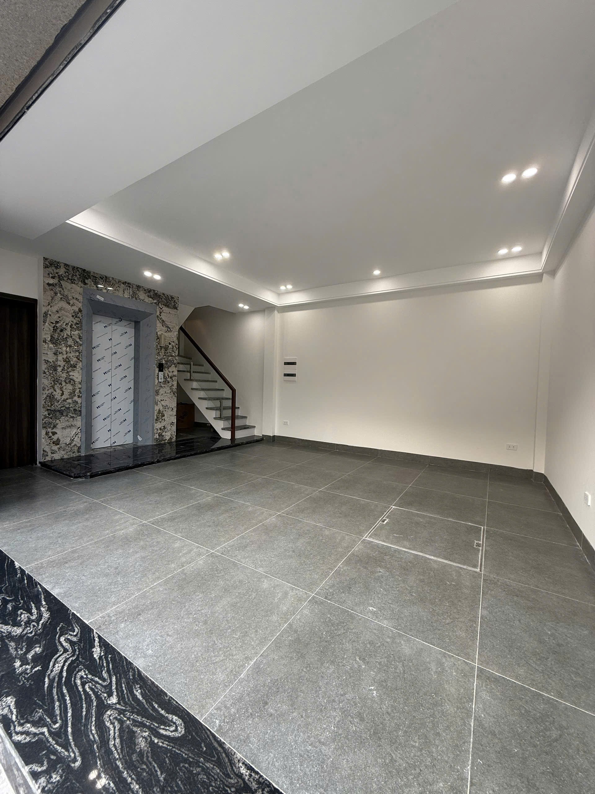 BÁN NHÀ MƯỚI Ô TÔ ĐỖ CỬA Tân Thụy 42m2 X 6 Tầng mặt tiền 7.6m, 15.2 tỷ Long Biên. 5