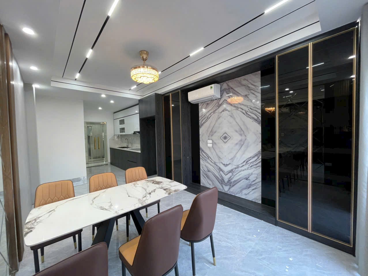 NHÀ ĐẸP Hoàng Như Tiếp 46.2m2 X 6 Tầng Mặt tiền 3.5m X 12.9 tỷ Long Biên. 3